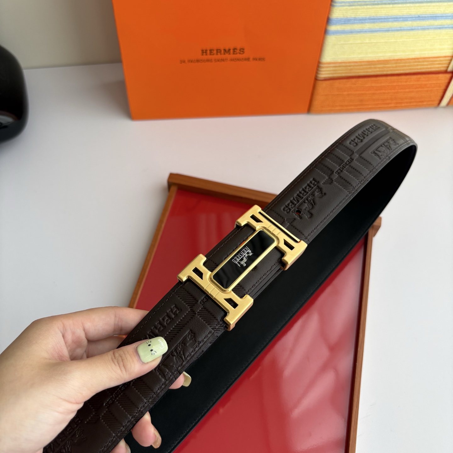 【爱马仕】Hermes 原单爱马仕，宽3.8cm进口原版皮带身，双面可用，内穿精品钢扣，精品电镀五金 ！