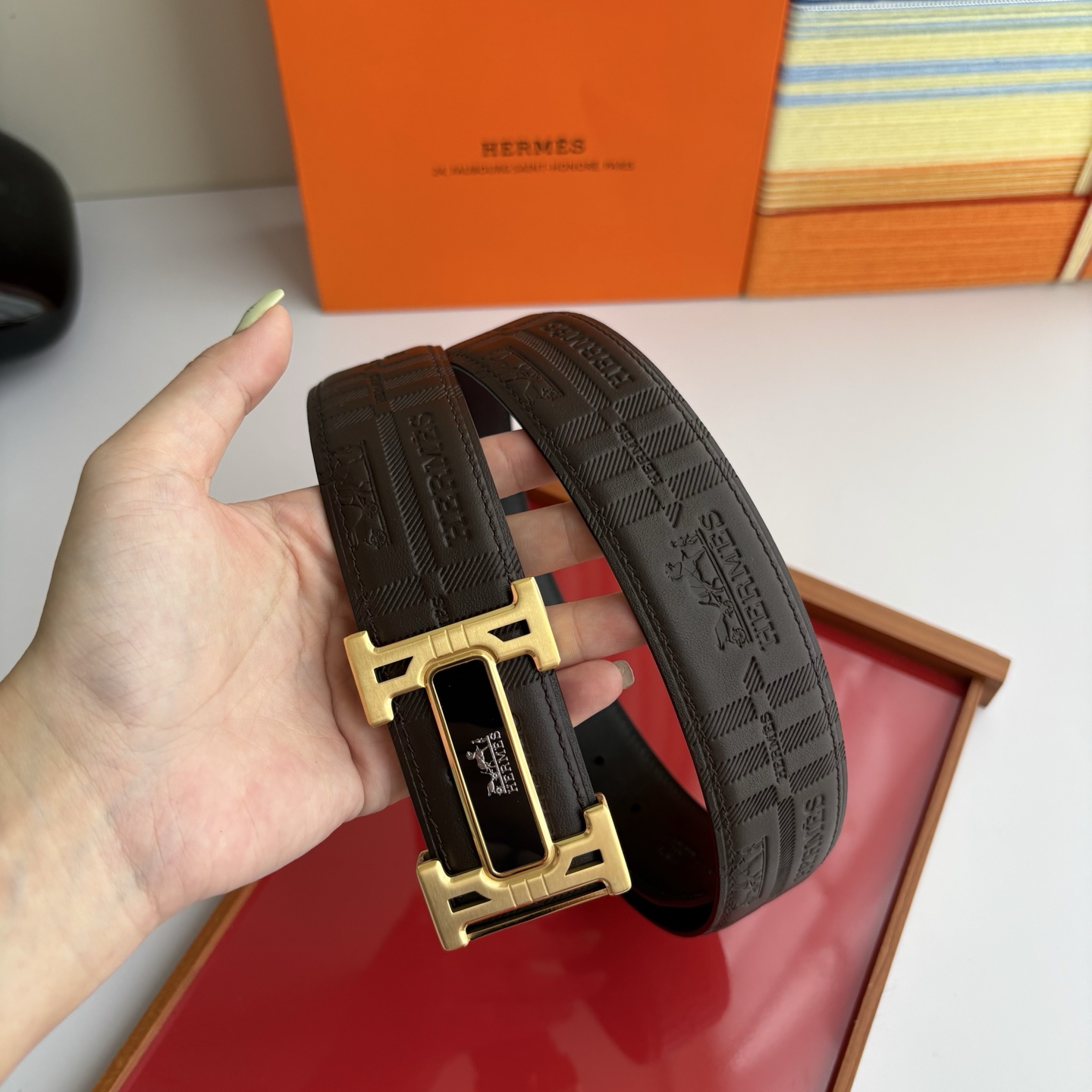 【爱马仕】Hermes 原单爱马仕，宽3.8cm进口原版皮带身，双面可用，内穿精品钢扣，精品电镀五金 ！