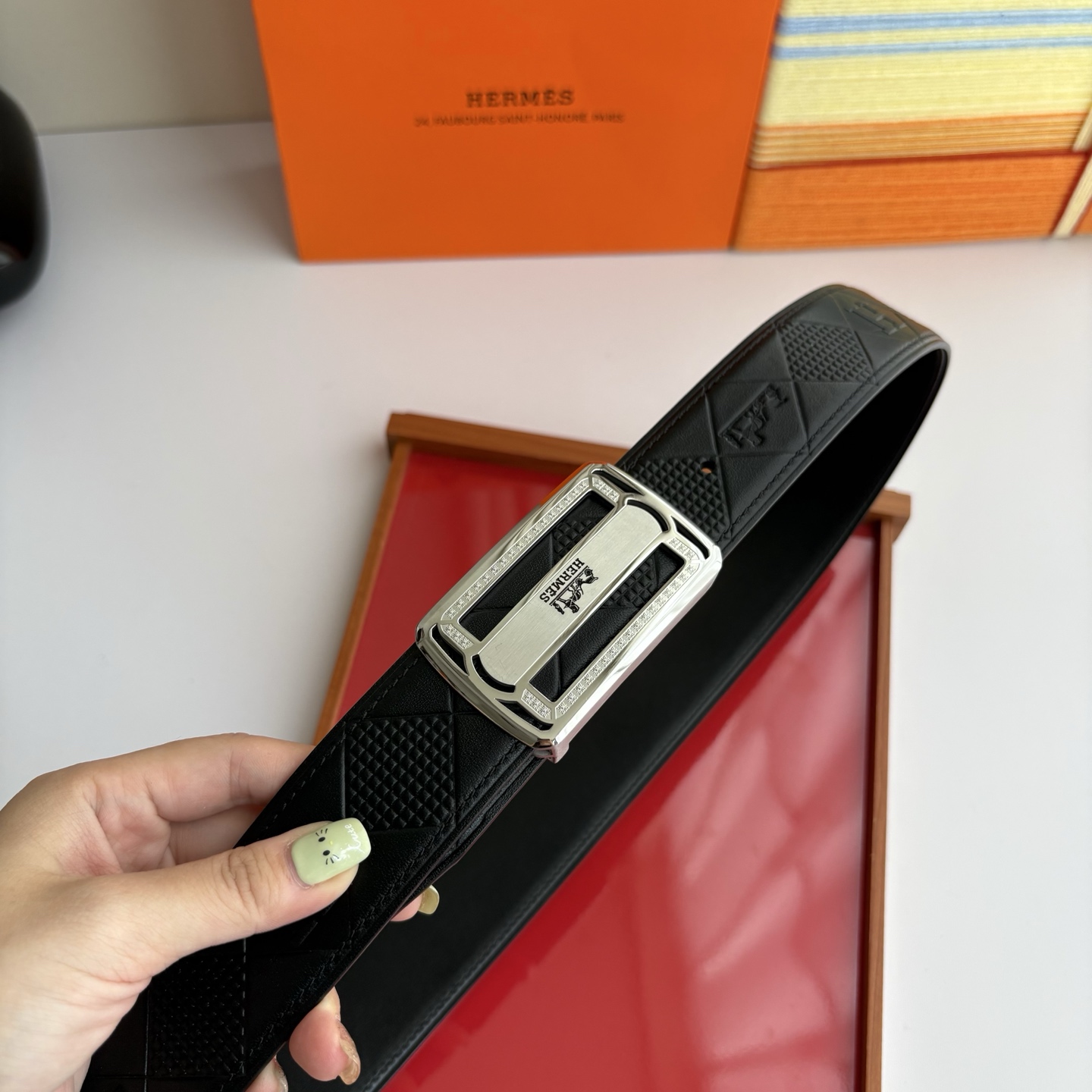 【爱马仕】Hermes 原单爱马仕，宽3.8cm进口原版皮带身，双面可用，内穿精品钢扣，精品电镀五金 ！
