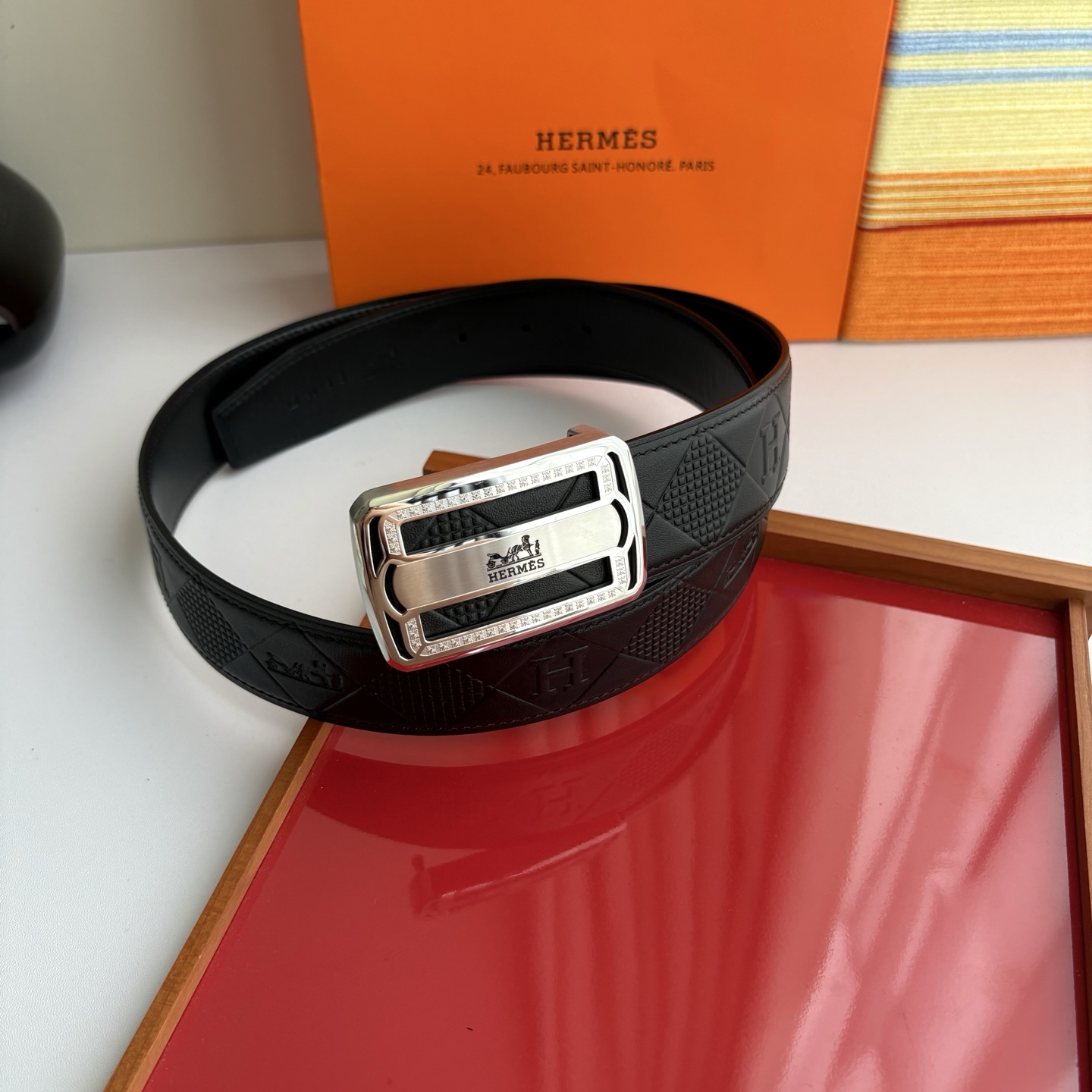 【爱马仕】Hermes 原单爱马仕，宽3.8cm进口原版皮带身，双面可用，内穿精品钢扣，精品电镀五金 ！