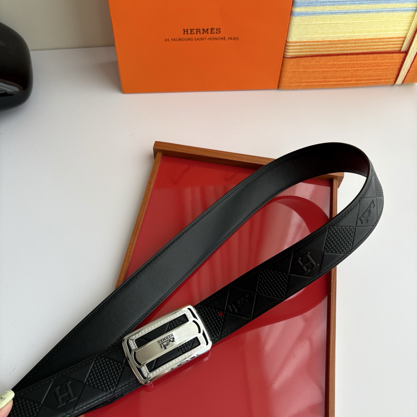 【爱马仕】Hermes 原单爱马仕，宽3.8cm进口原版皮带身，双面可用，内穿精品钢扣，精品电镀五金 ！
