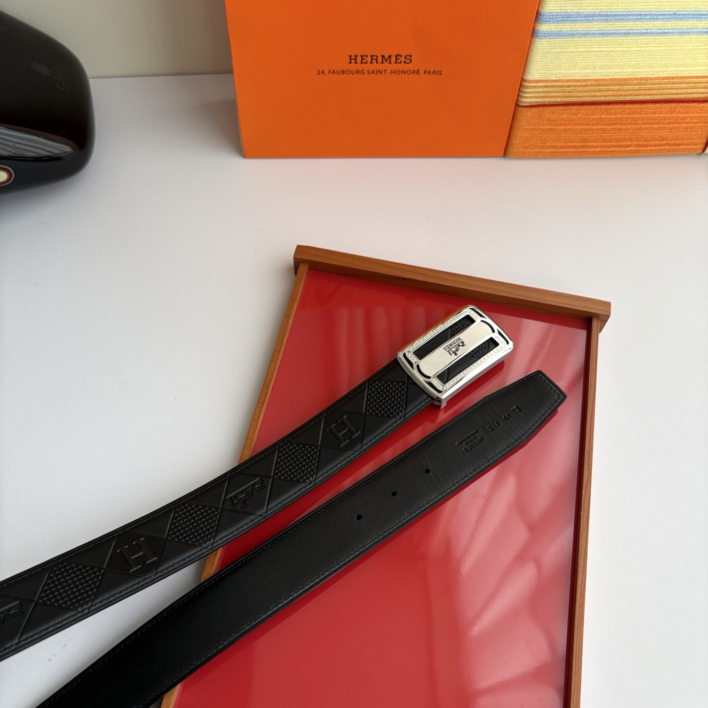 【爱马仕】Hermes 原单爱马仕，宽3.8cm进口原版皮带身，双面可用，内穿精品钢扣，精品电镀五金 ！