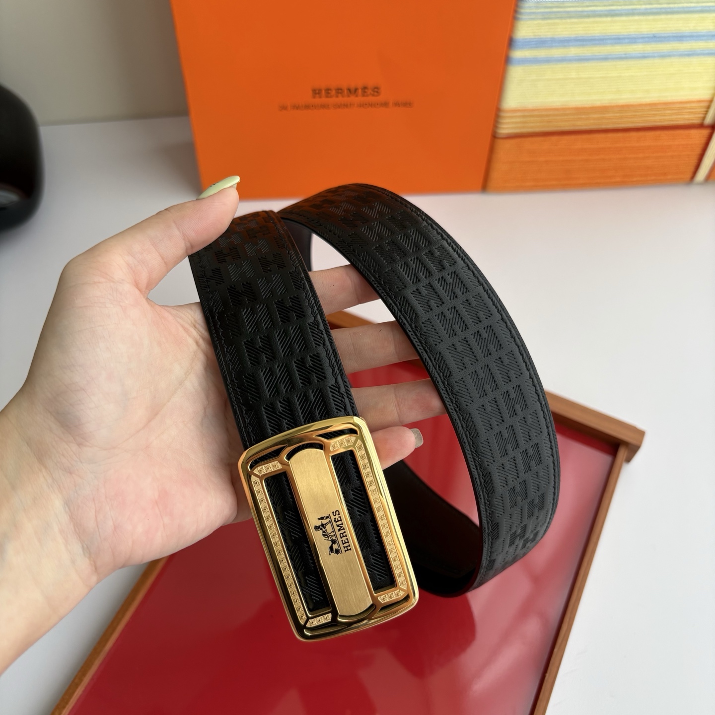 【爱马仕】Hermes 原单爱马仕，宽3.8cm进口原版皮带身，双面可用，内穿精品钢扣，精品电镀五金 ！