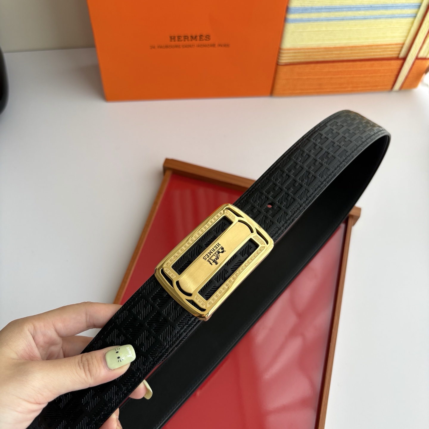 【爱马仕】Hermes 原单爱马仕，宽3.8cm进口原版皮带身，双面可用，内穿精品钢扣，精品电镀五金 ！