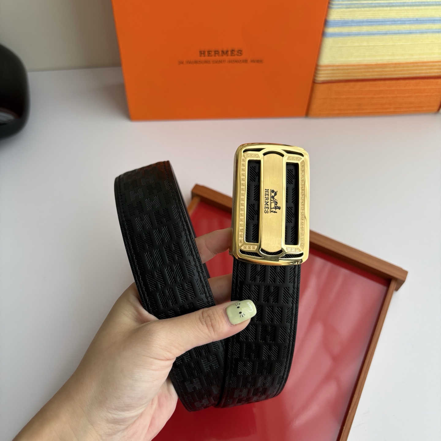 【爱马仕】Hermes 原单爱马仕，宽3.8cm进口原版皮带身，双面可用，内穿精品钢扣，精品电镀五金 ！