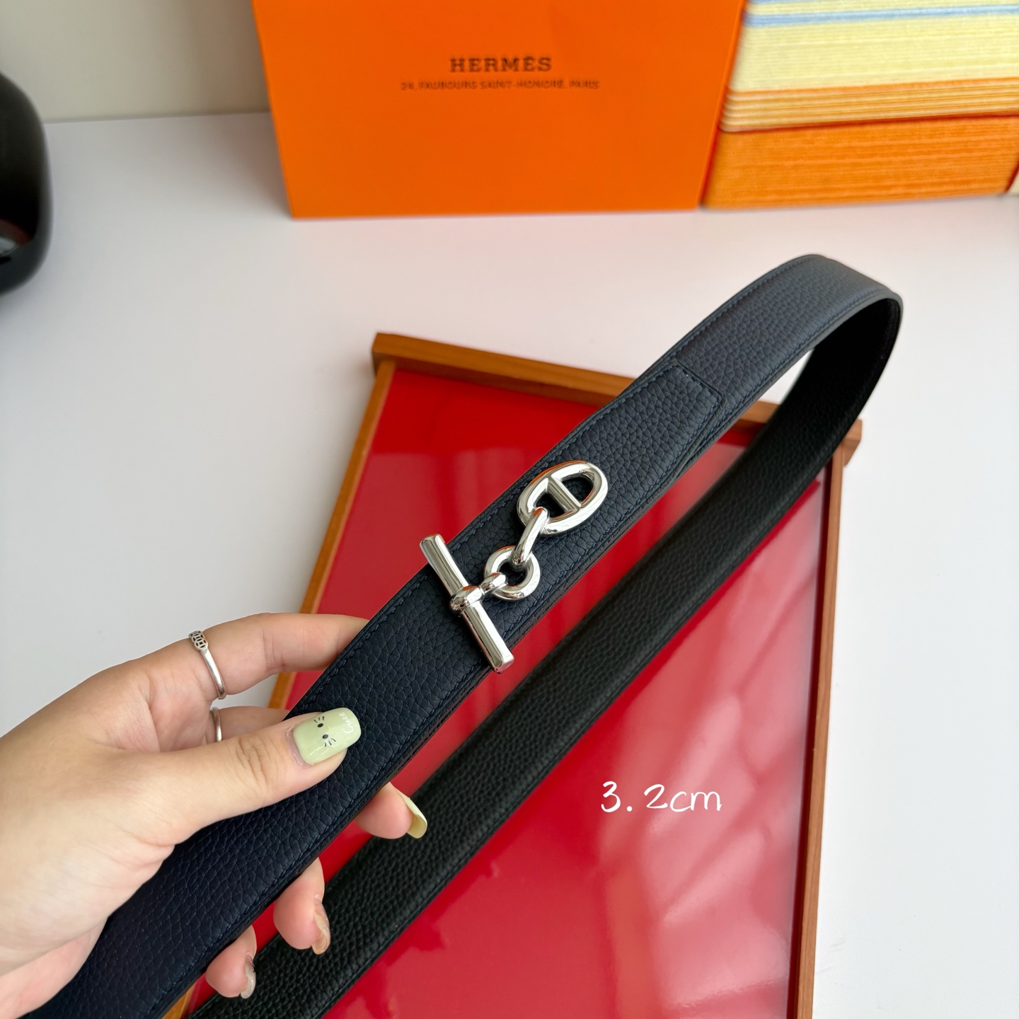 【爱马仕】Hermes 原单爱马仕，宽3.2cm进口原版皮带身，双面可两面用，精品电镀五金 ！