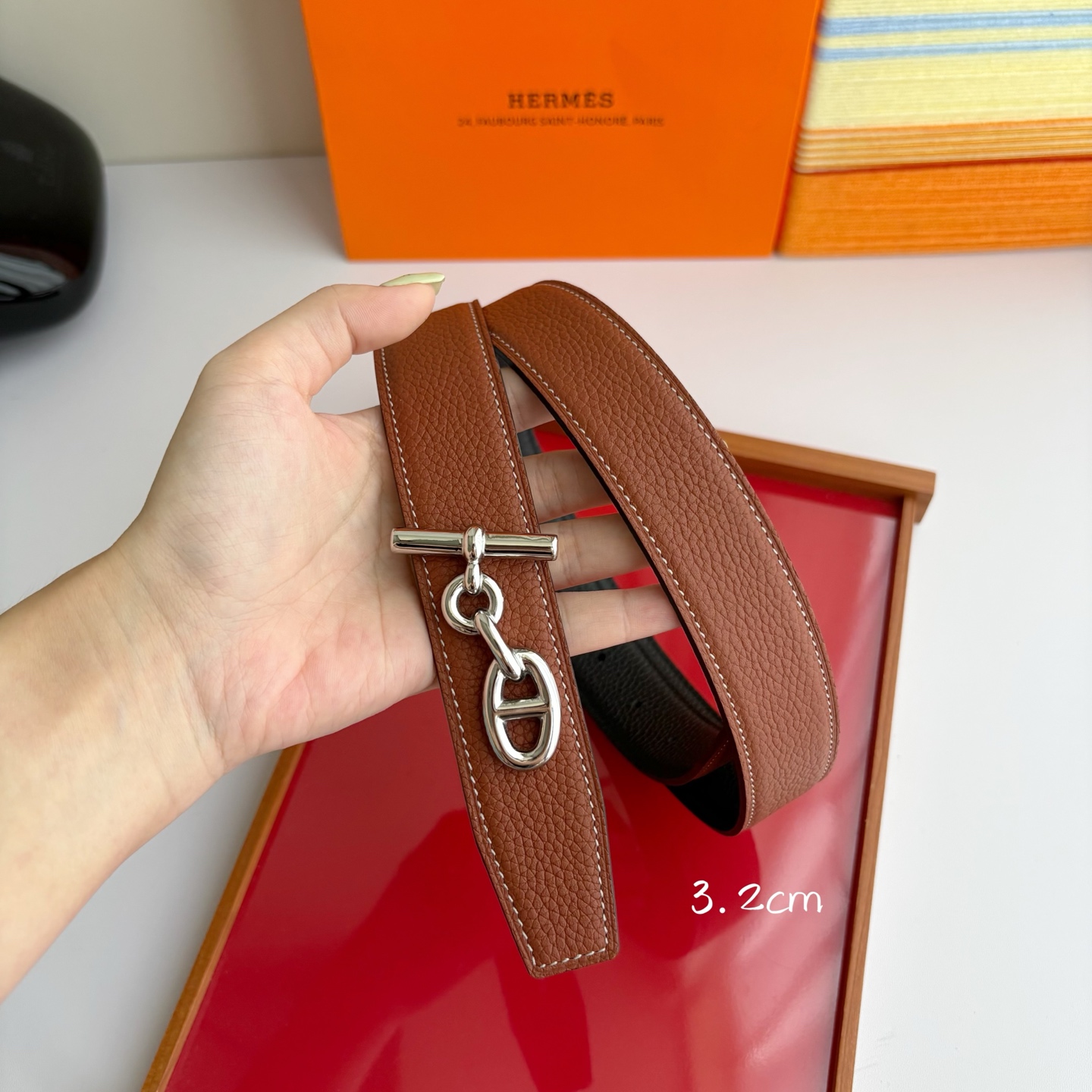 【爱马仕】Hermes 原单爱马仕，宽3.2cm进口原版皮带身，双面可两面用，精品电镀五金 ！