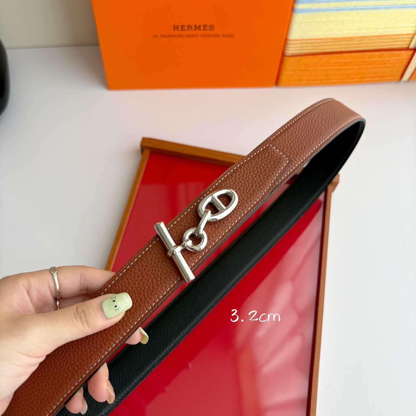 【爱马仕】Hermes 原单爱马仕，宽3.2cm进口原版皮带身，双面可两面用，精品电镀五金 ！