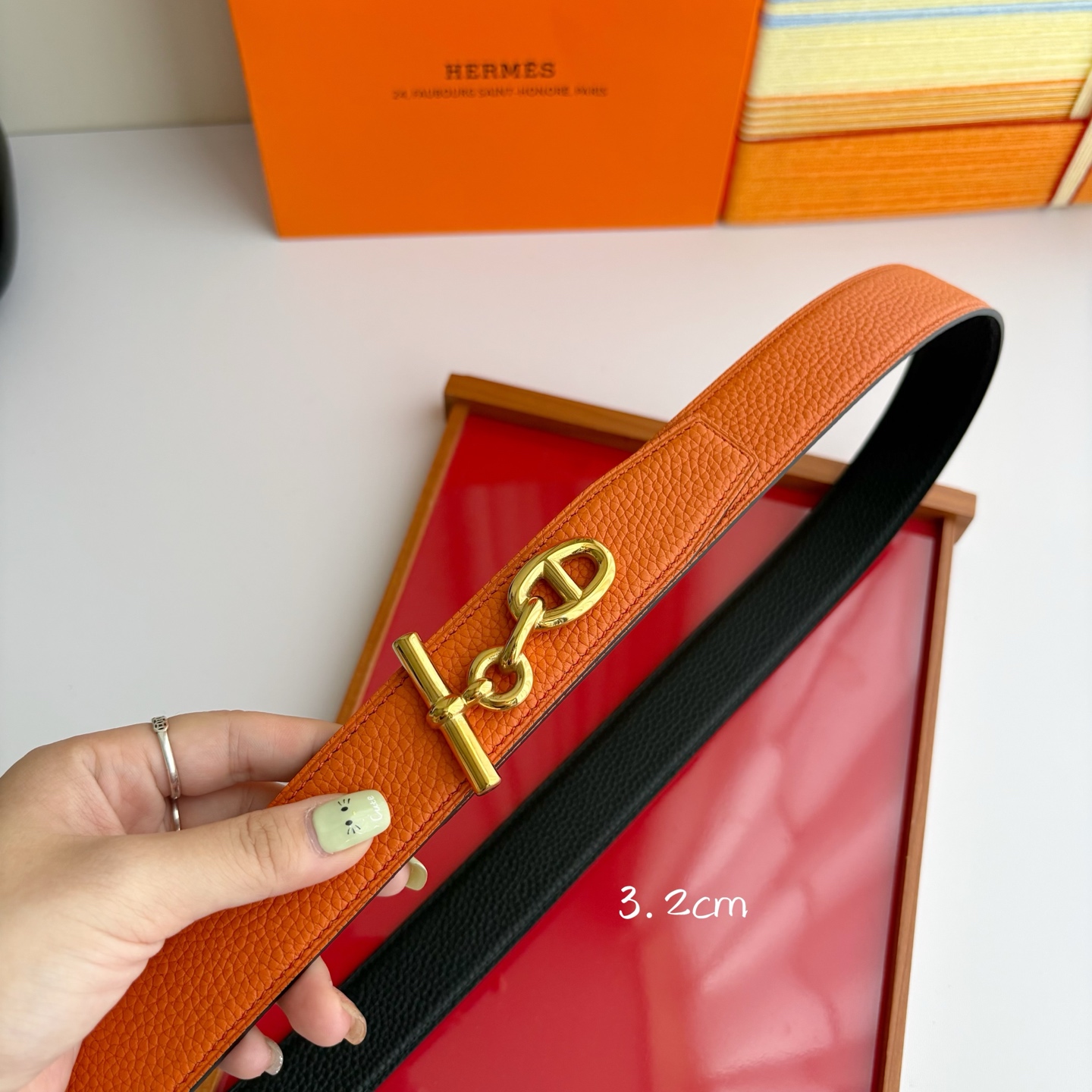 【爱马仕】Hermes 原单爱马仕，宽3.2cm进口原版皮带身，双面可两面用，精品电镀五金 ！
