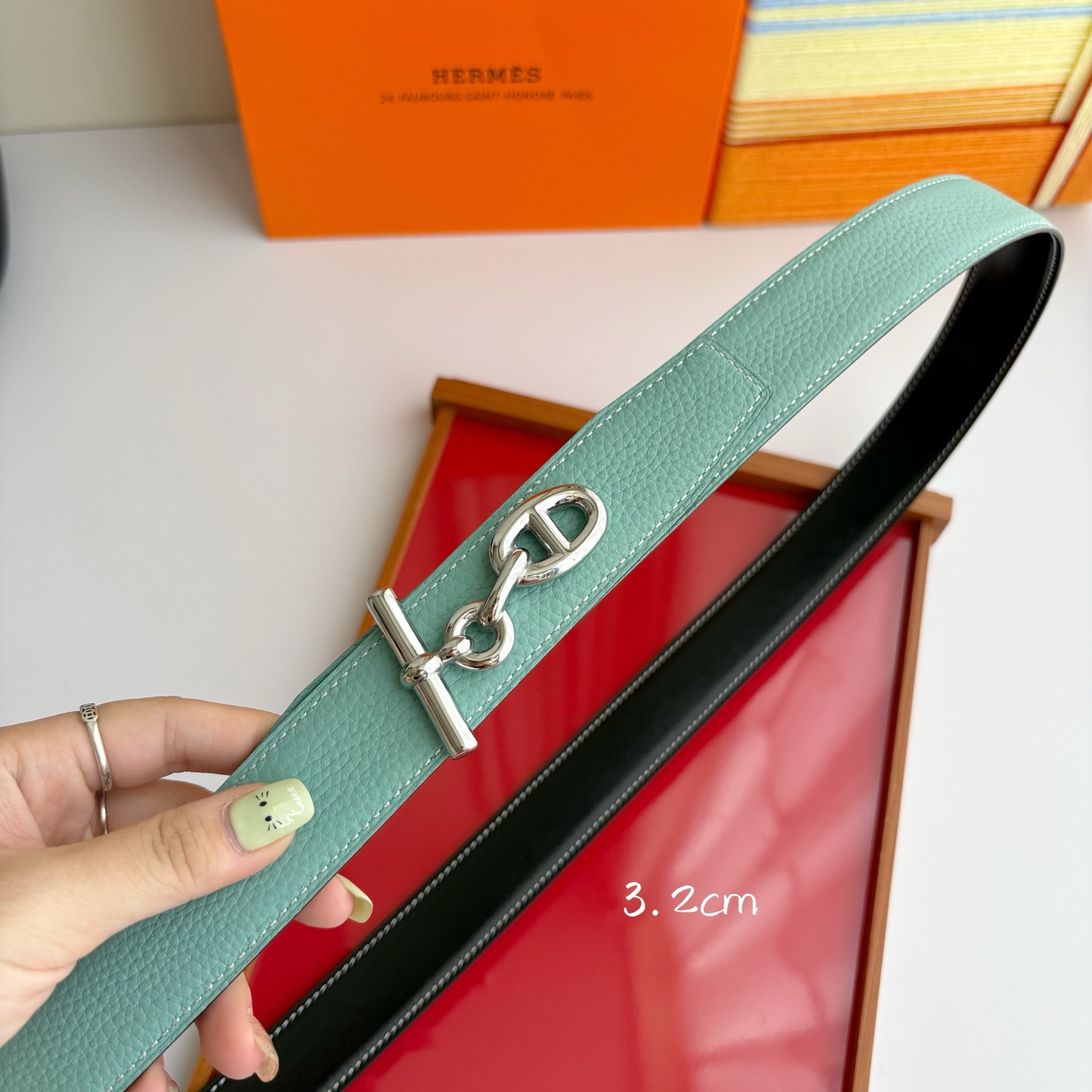 【爱马仕】Hermes 原单爱马仕，宽3.2cm进口原版皮带身，双面可两面用，精品电镀五金 ！