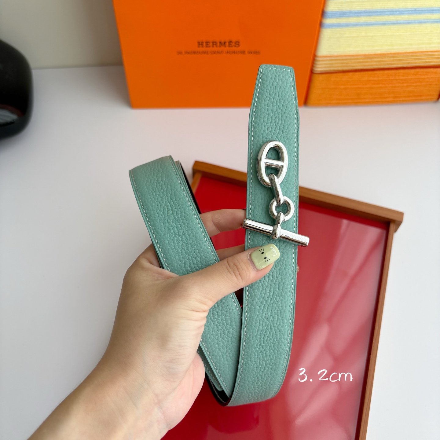 【爱马仕】Hermes 原单爱马仕，宽3.2cm进口原版皮带身，双面可两面用，精品电镀五金 ！