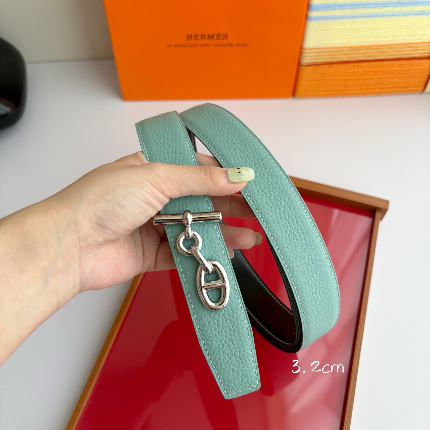 【爱马仕】Hermes 原单爱马仕，宽3.2cm进口原版皮带身，双面可两面用，精品电镀五金 ！