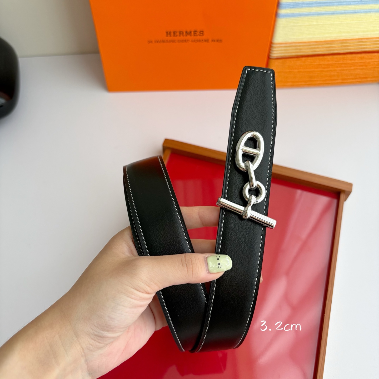 【爱马仕】Hermes 原单爱马仕，宽3.2cm进口原版皮带身，双面可两面用，精品电镀五金 ！