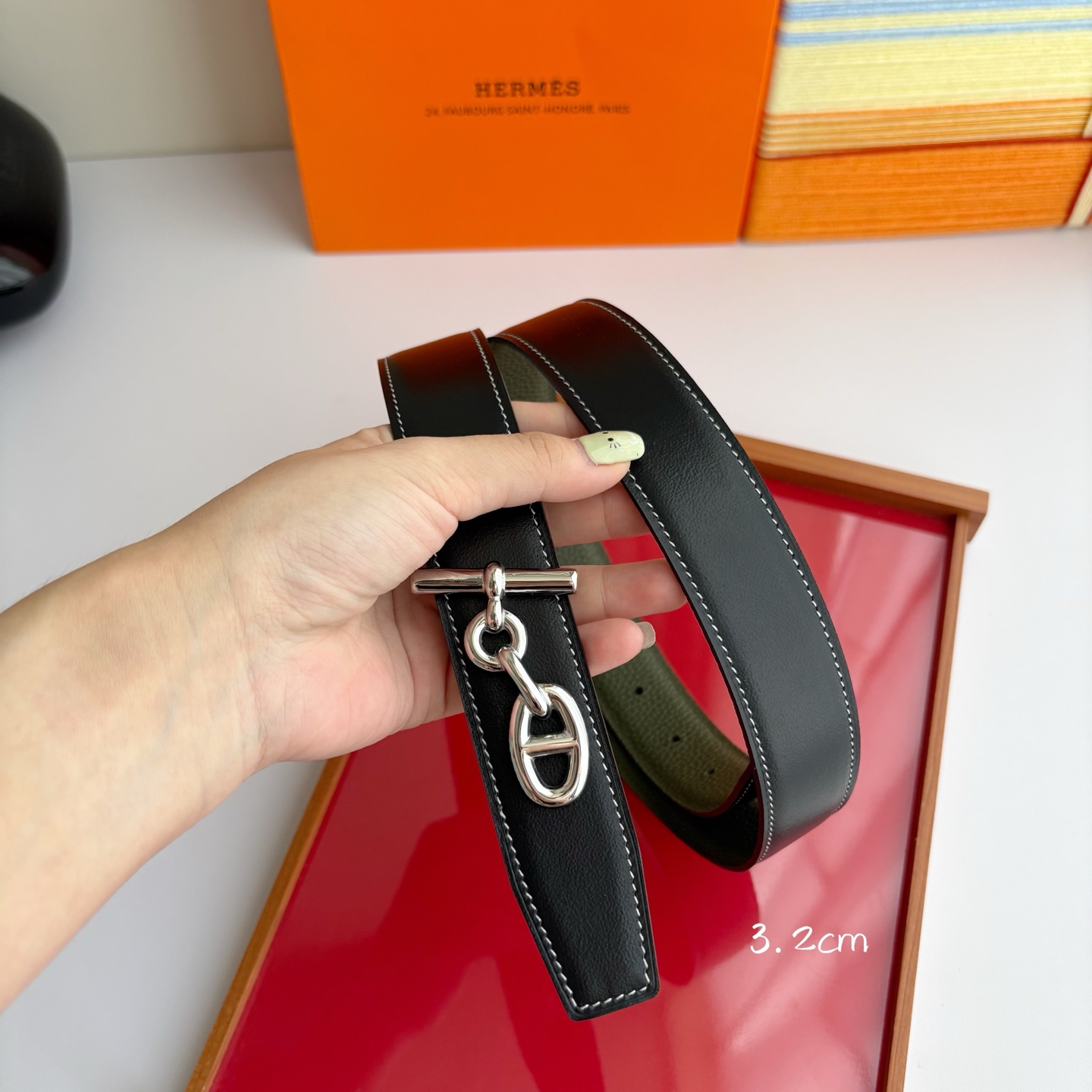 【爱马仕】Hermes 原单爱马仕，宽3.2cm进口原版皮带身，双面可两面用，精品电镀五金 ！