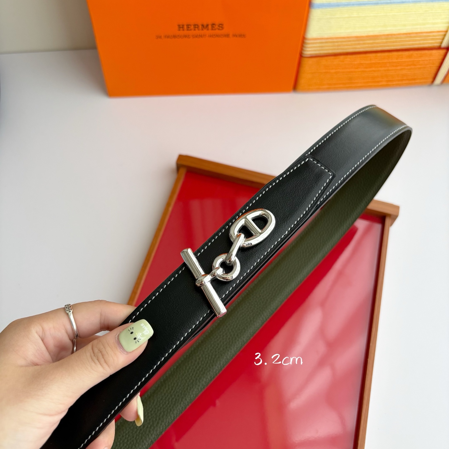 【爱马仕】Hermes 原单爱马仕，宽3.2cm进口原版皮带身，双面可两面用，精品电镀五金 ！