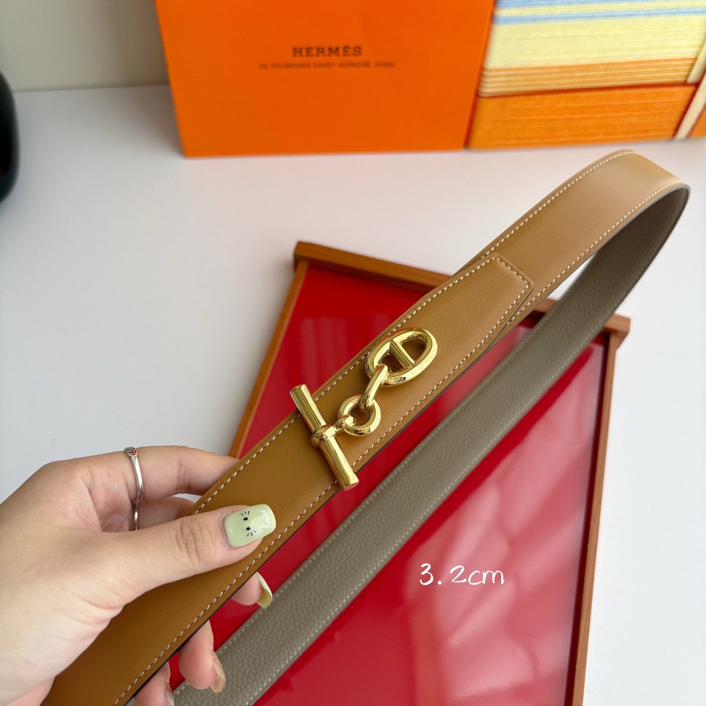 【爱马仕】Hermes 原单爱马仕，宽3.2cm进口原版皮带身，双面可两面用，精品电镀五金 ！