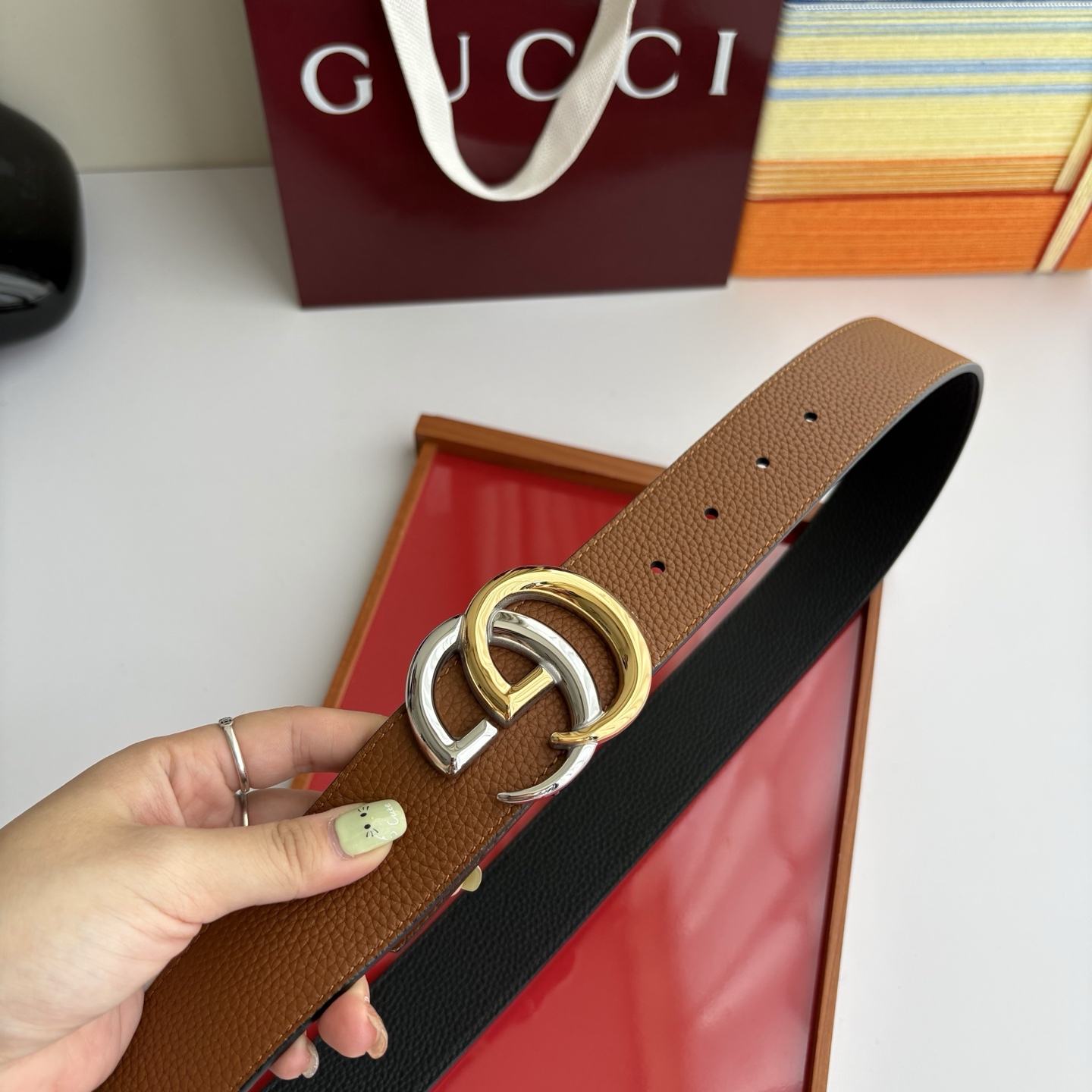 Gucci 经典原单品质，一面土黄荔枝纹一面黑色荔枝纹，精品钢扣，精工制作，细节看图，实物拍摄，高端奢华