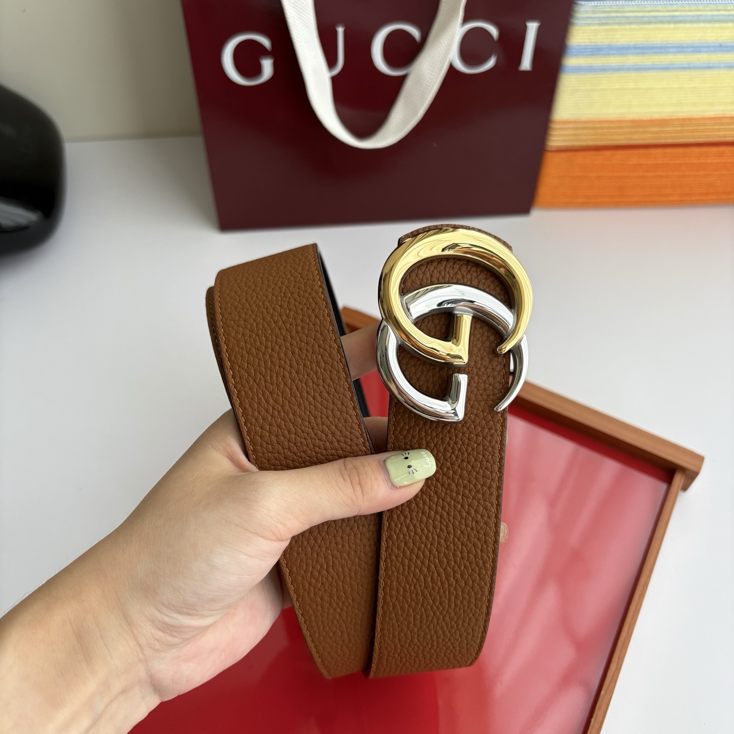 Gucci 经典原单品质，一面土黄荔枝纹一面黑色荔枝纹，精品钢扣，精工制作，细节看图，实物拍摄，高端奢华