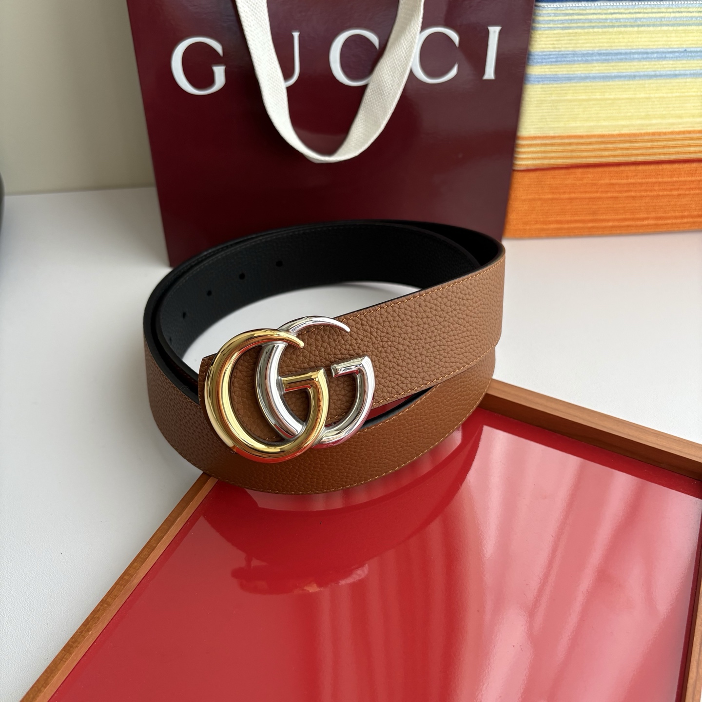 Gucci 经典原单品质，一面土黄荔枝纹一面黑色荔枝纹，精品钢扣，精工制作，细节看图，实物拍摄，高端奢华