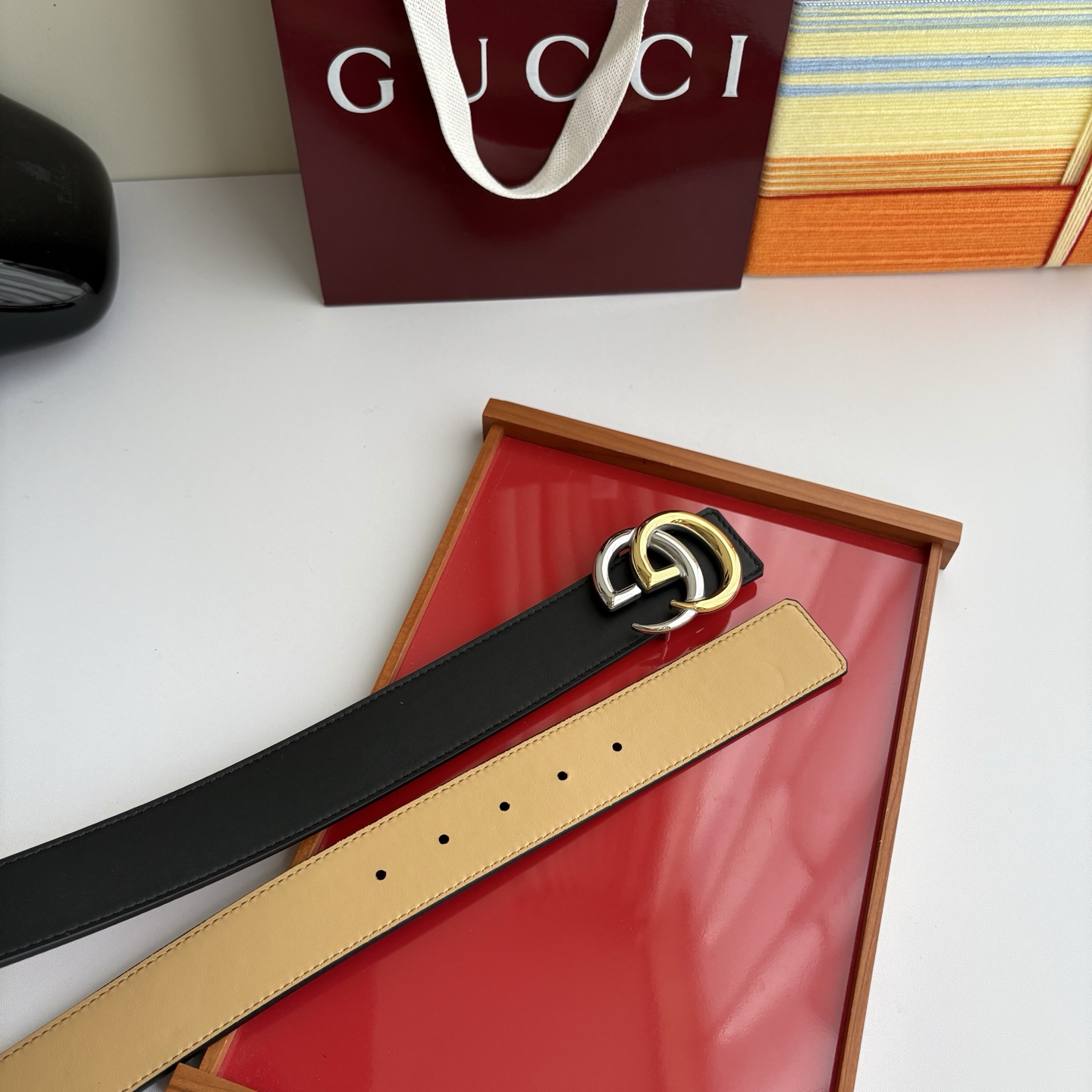 Gucci 经典原单品质，一面黑色平纹一面浅黄色平纹，精品挂扣，精工制作，细节看图，实物拍摄，高端奢华，