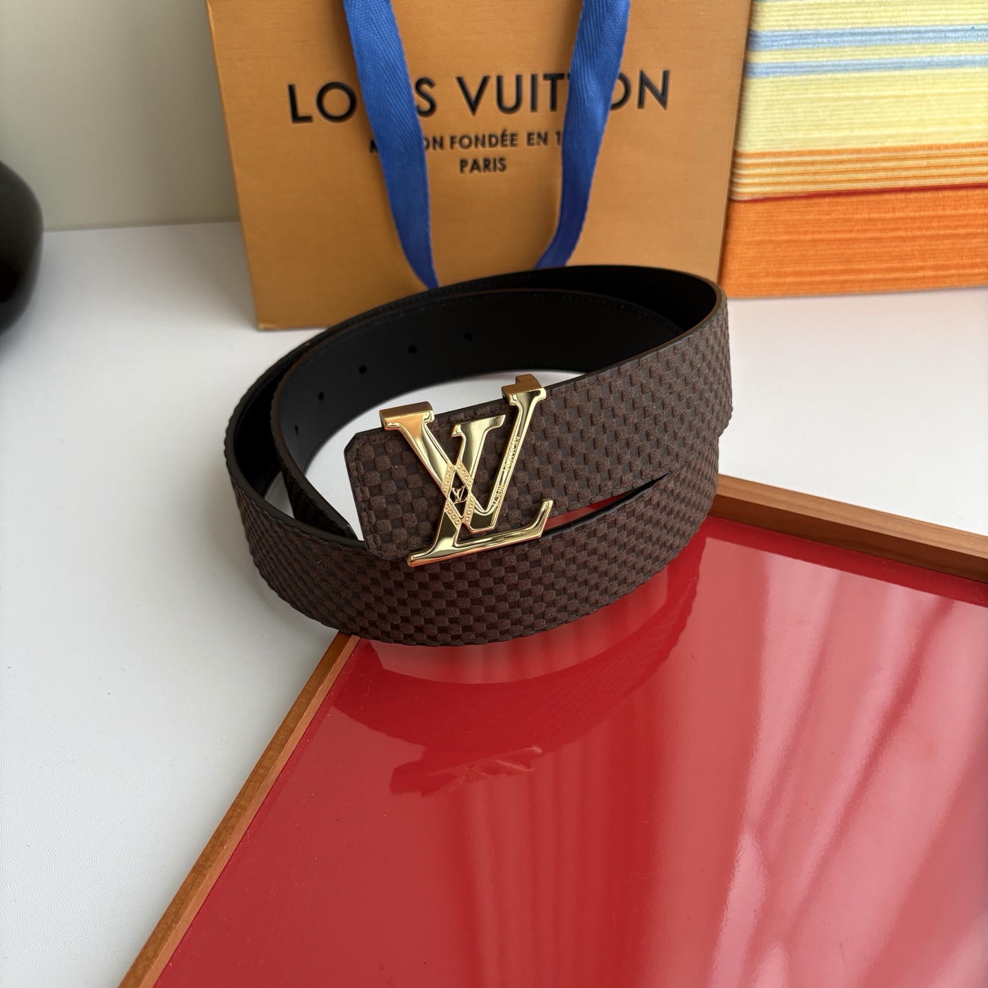 LOUIS VUITTON经典原单品质，一面经典压格一面平纹搭配原单精品钢扣，精工制作，细节看图，实物拍