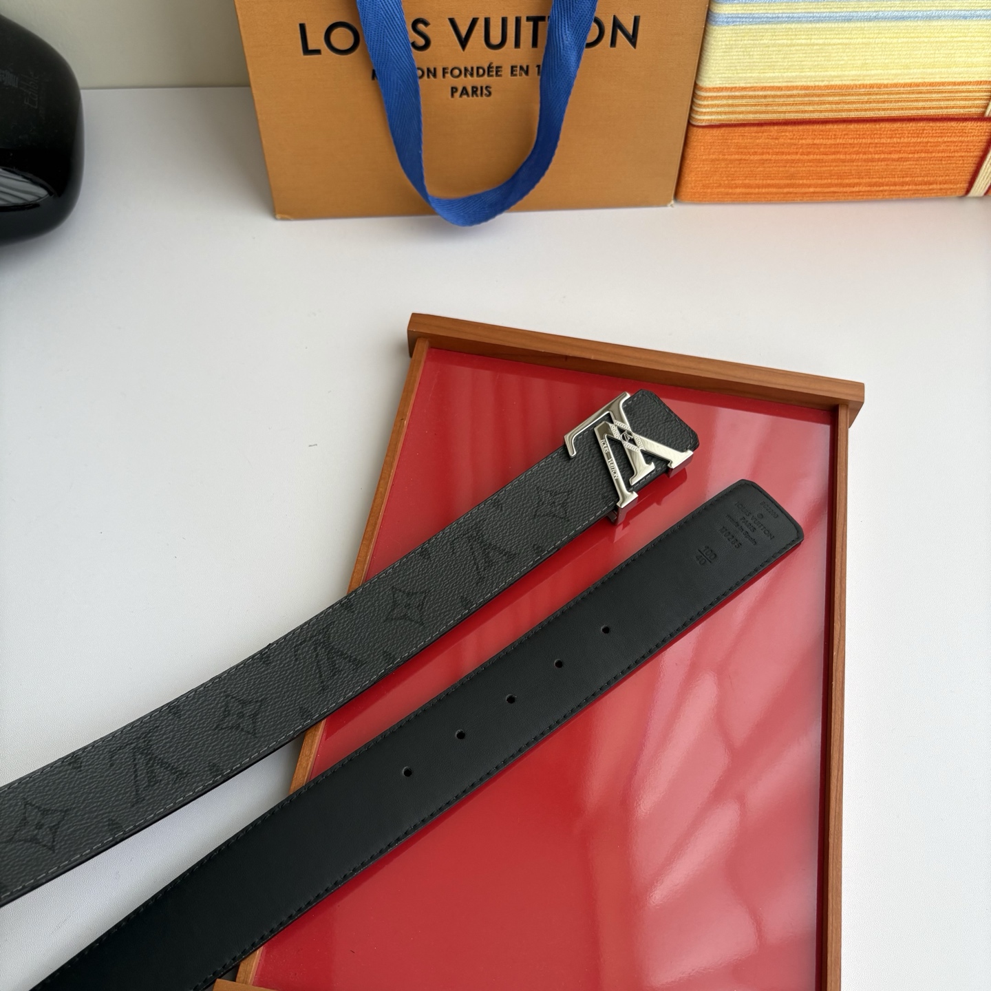 LOUIS VUITTON经典原单品质，一面经典印花一面平纹搭配原单精品钢扣，精工制作，细节看图，实物拍