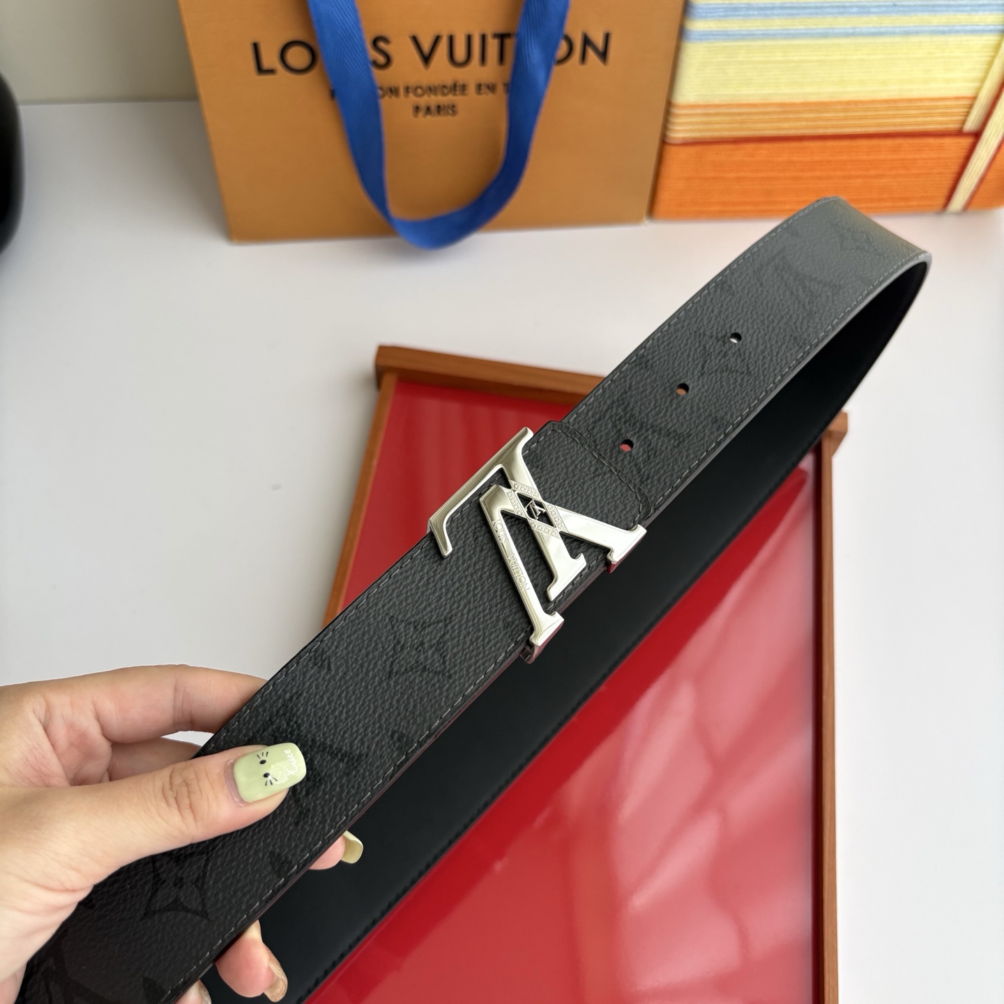 LOUIS VUITTON经典原单品质，一面经典印花一面平纹搭配原单精品钢扣，精工制作，细节看图，实物拍