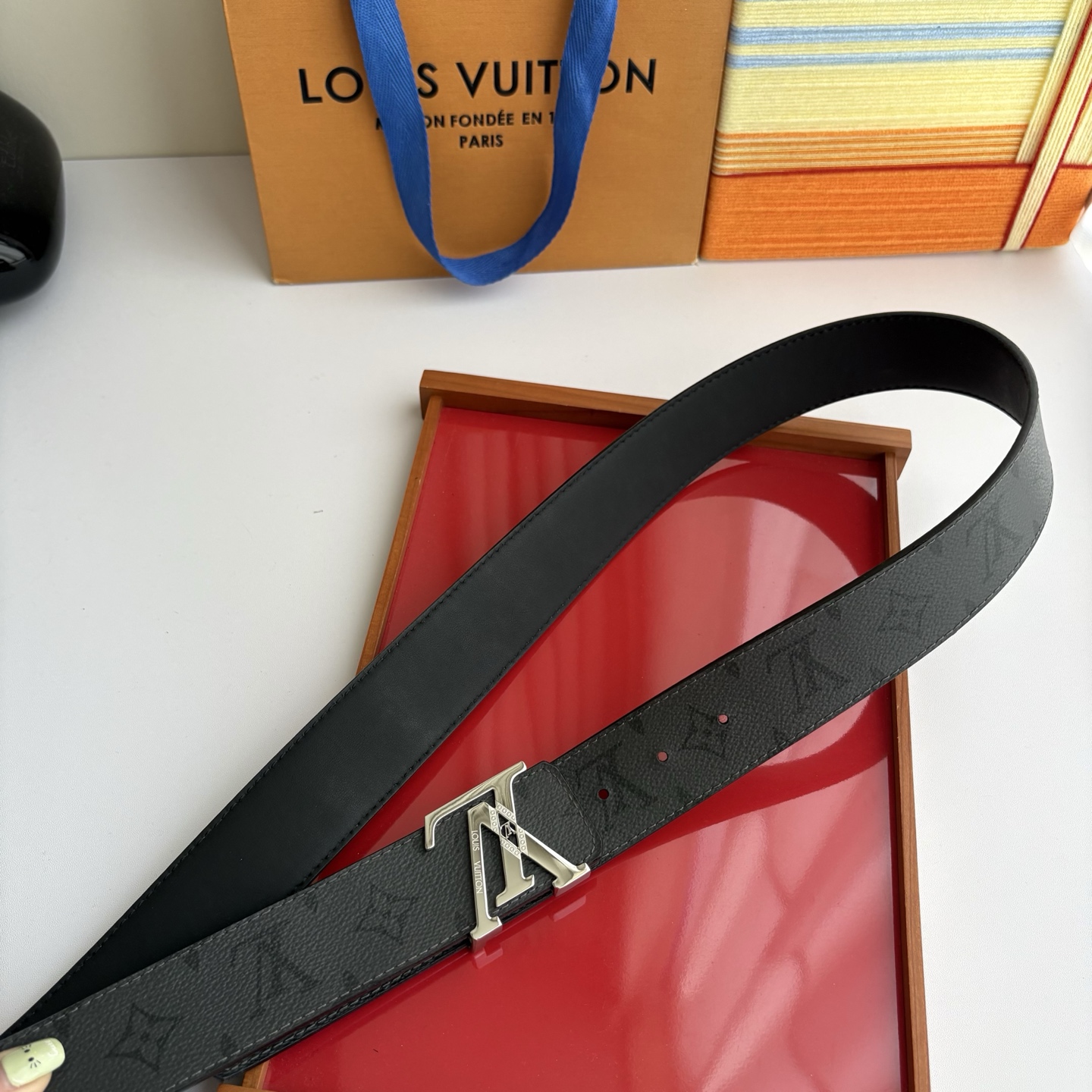 LOUIS VUITTON经典原单品质，一面经典印花一面平纹搭配原单精品钢扣，精工制作，细节看图，实物拍