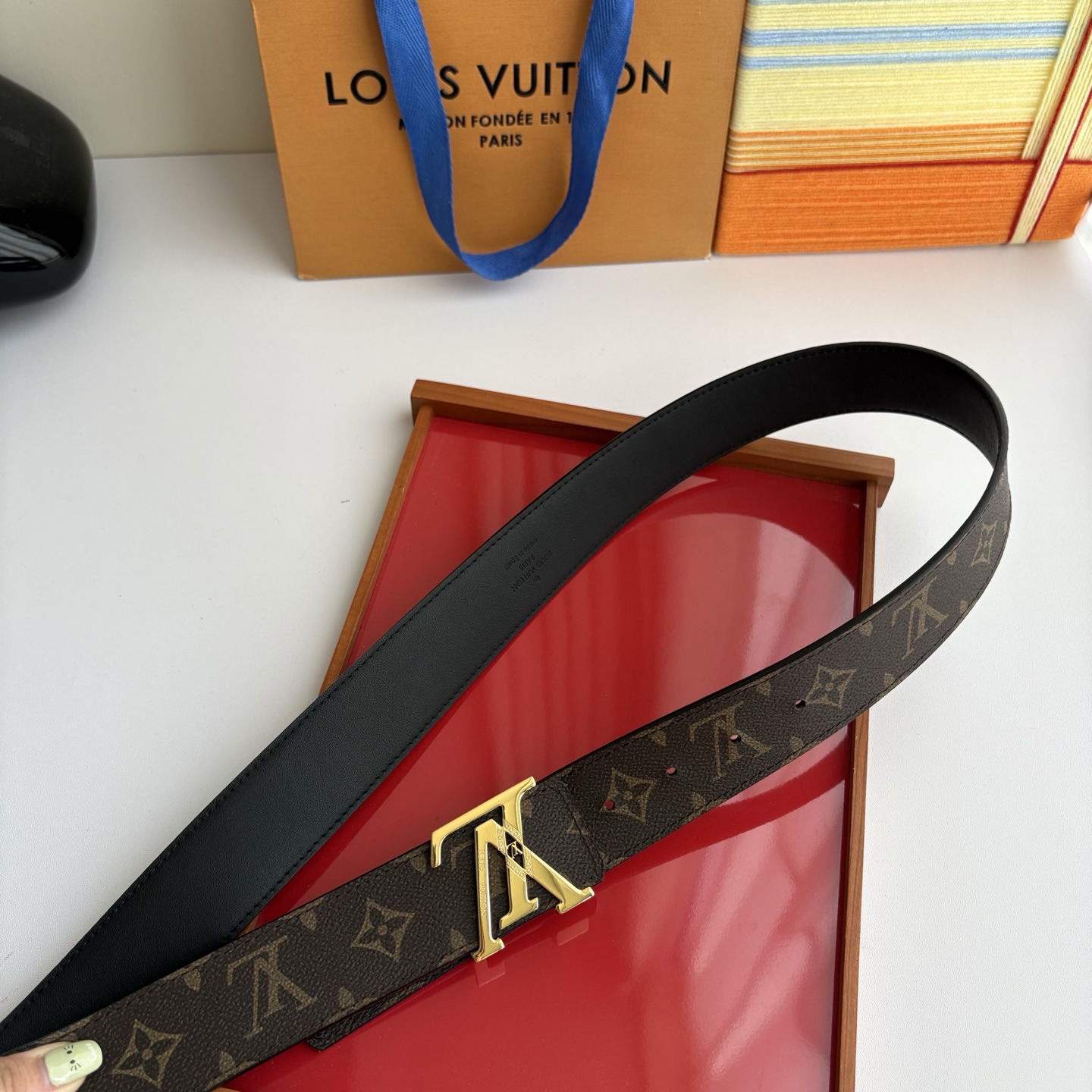 LOUIS VUITTON经典原单品质，一面经典印花一面平纹搭配原单精品钢扣，精工制作，细节看图，实物拍