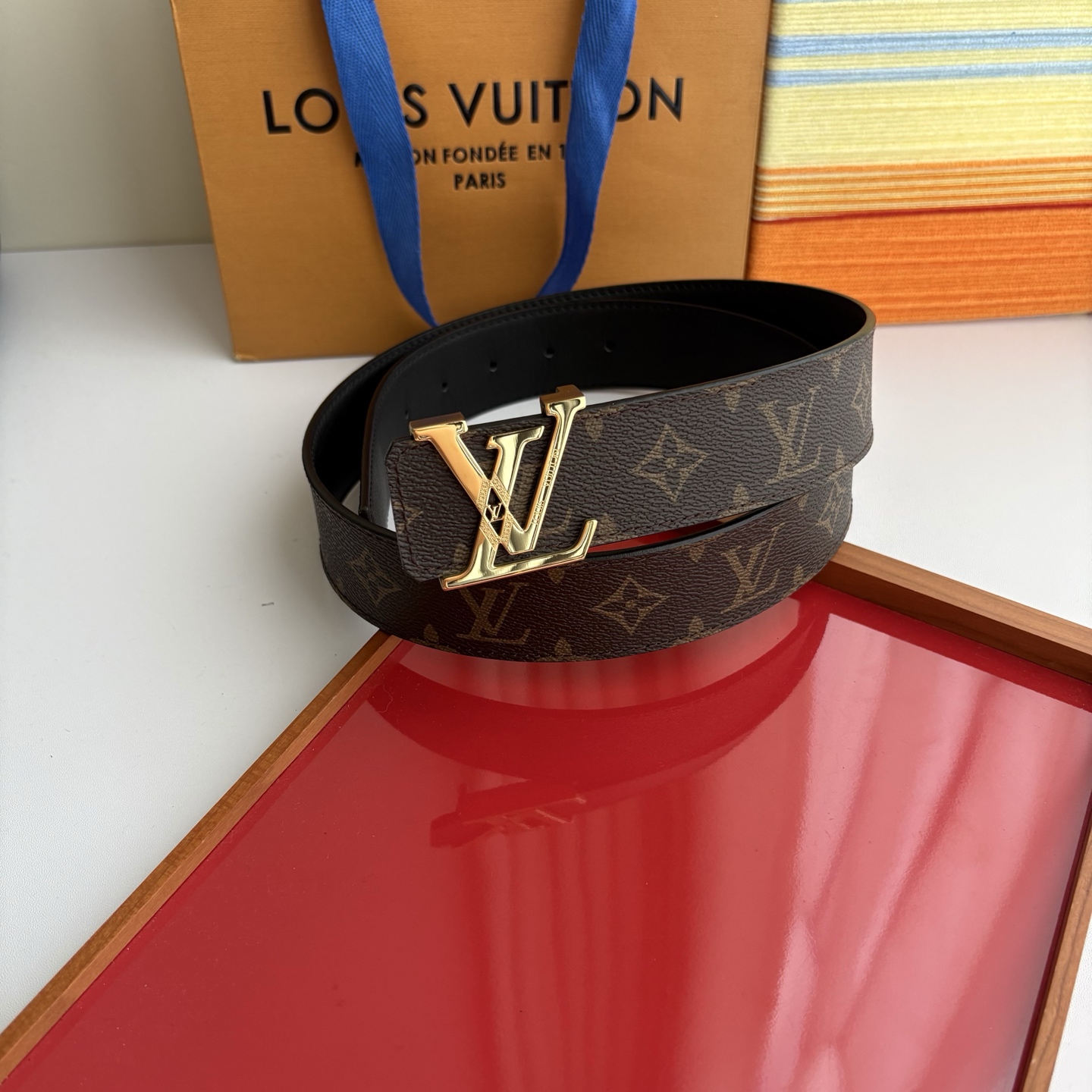 LOUIS VUITTON经典原单品质，一面经典印花一面平纹搭配原单精品钢扣，精工制作，细节看图，实物拍