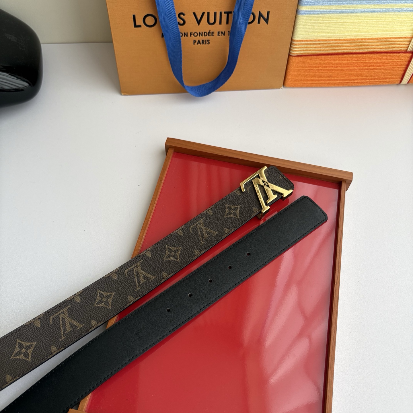 LOUIS VUITTON经典原单品质，一面经典印花一面平纹搭配原单精品钢扣，精工制作，细节看图，实物拍