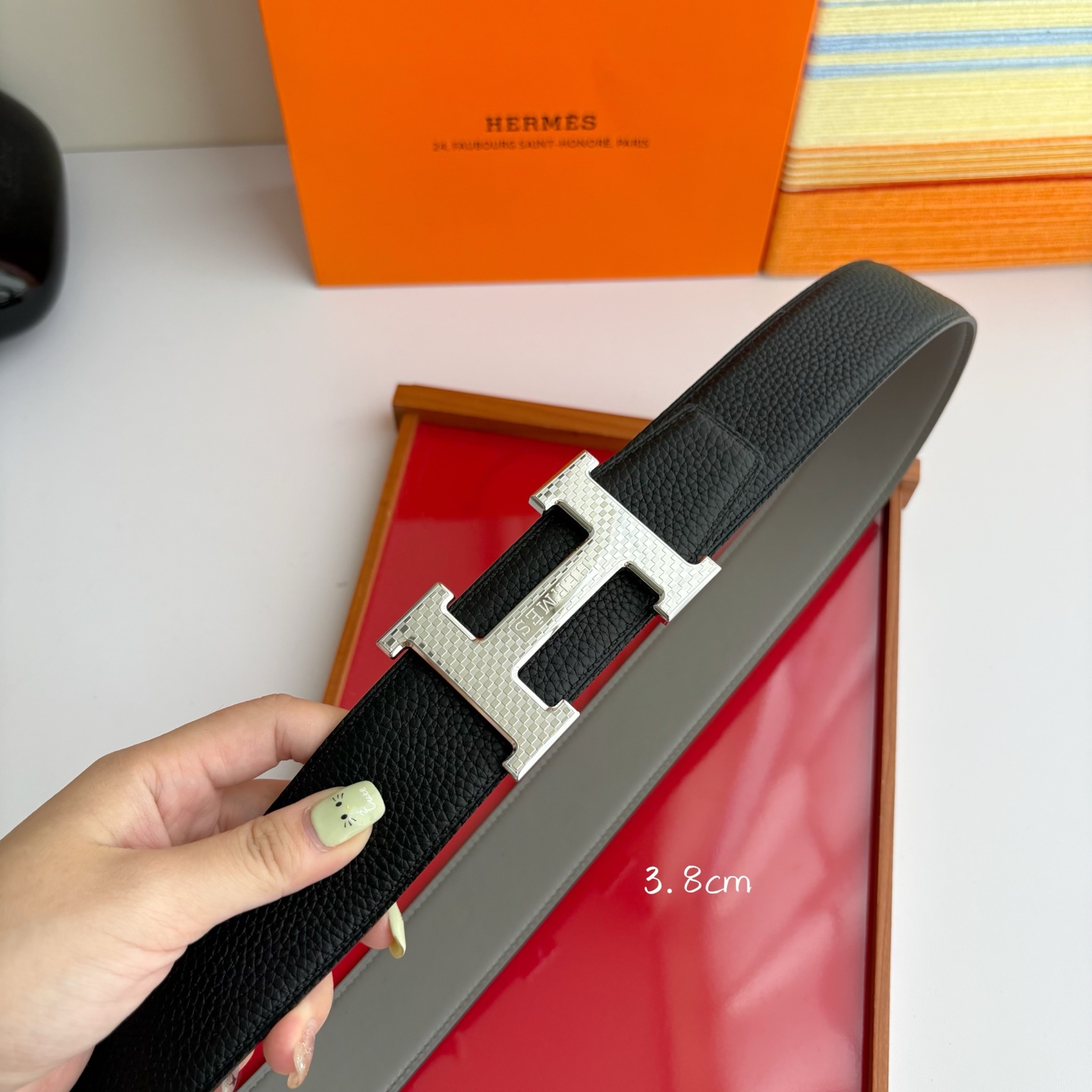 【爱马仕】Hermes 原单爱马仕，宽3.8cm进口原版皮带身，双面可两面用，精品电镀五金 ！