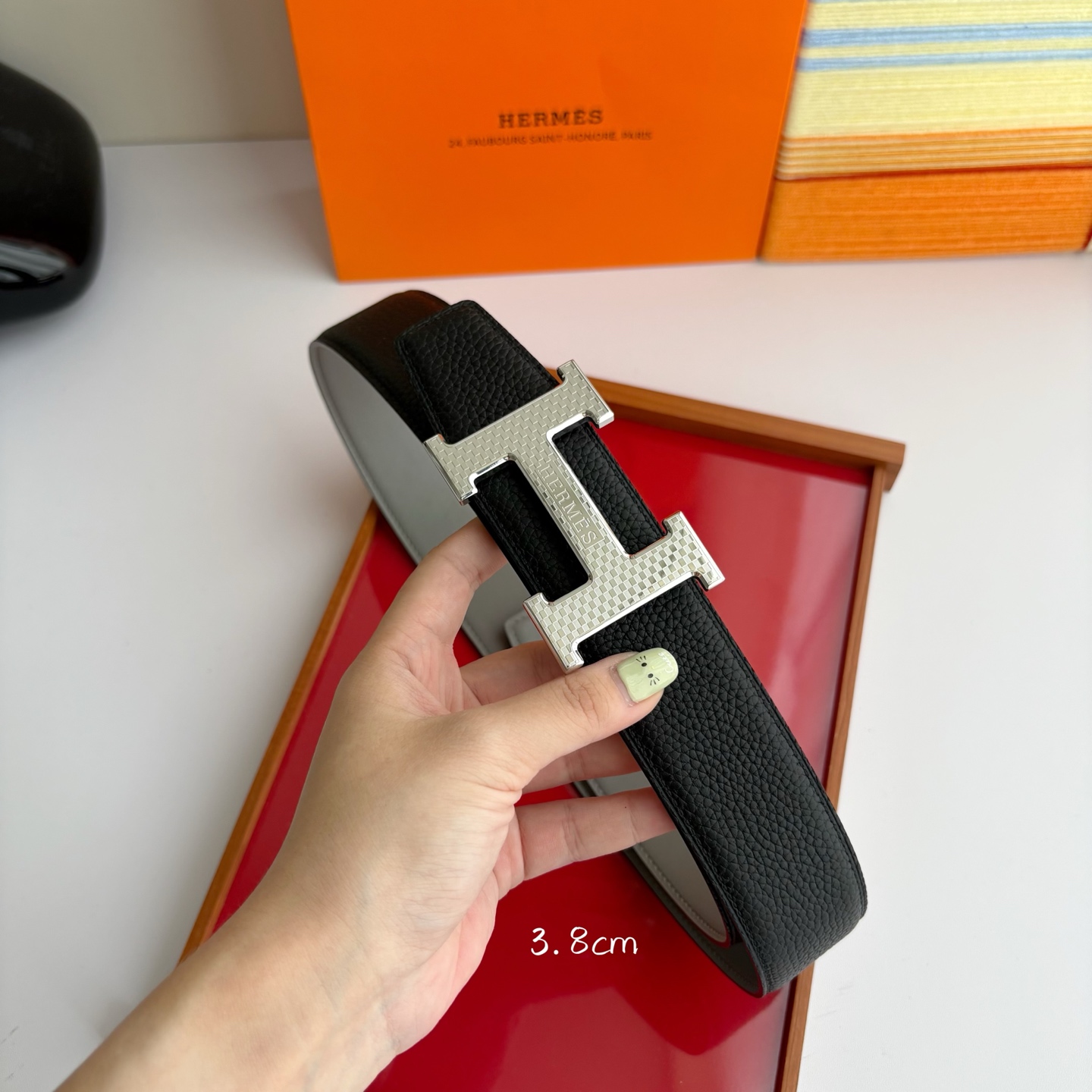 【爱马仕】Hermes 原单爱马仕，宽3.8cm进口原版皮带身，双面可两面用，精品电镀五金 ！