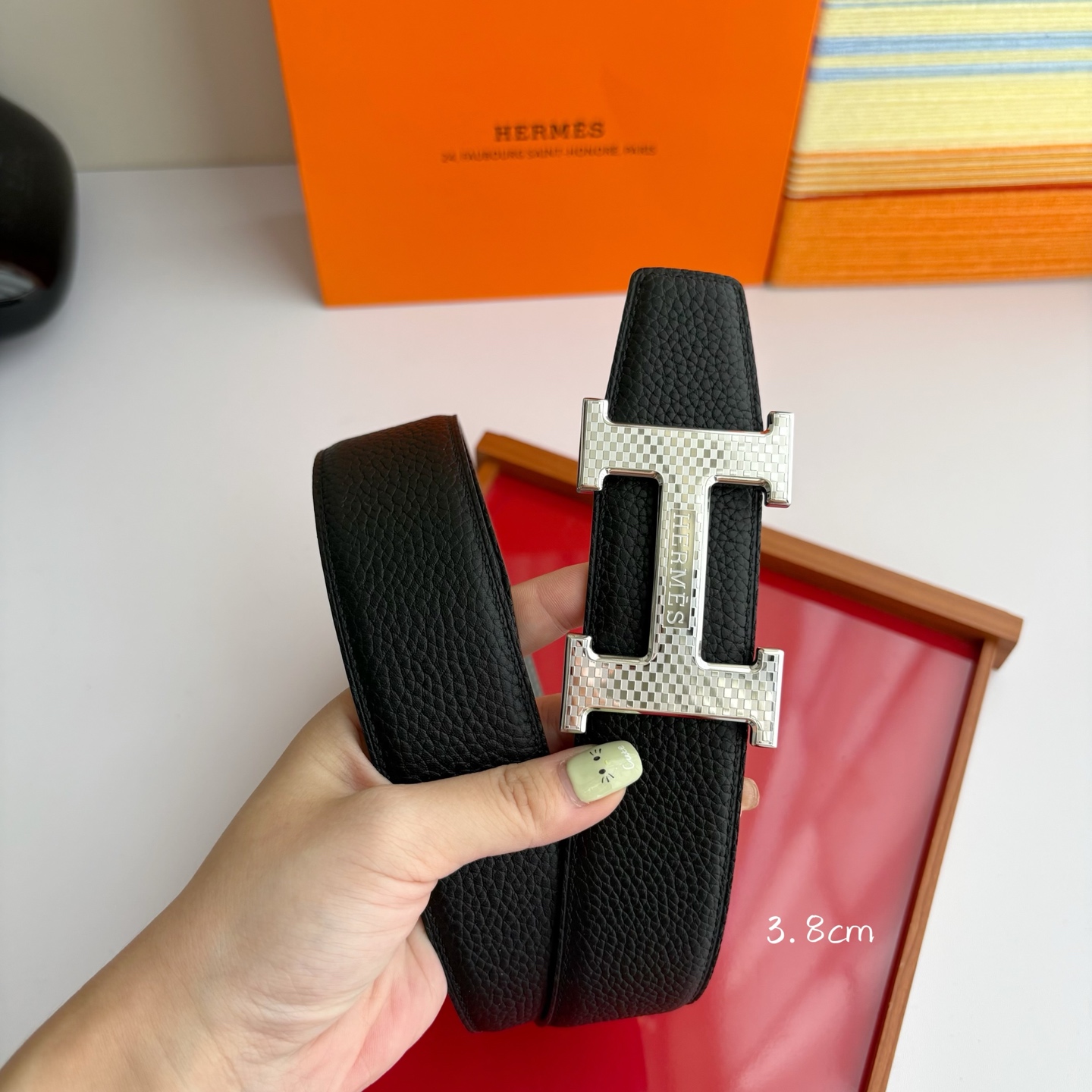 【爱马仕】Hermes 原单爱马仕，宽3.8cm进口原版皮带身，双面可两面用，精品电镀五金 ！