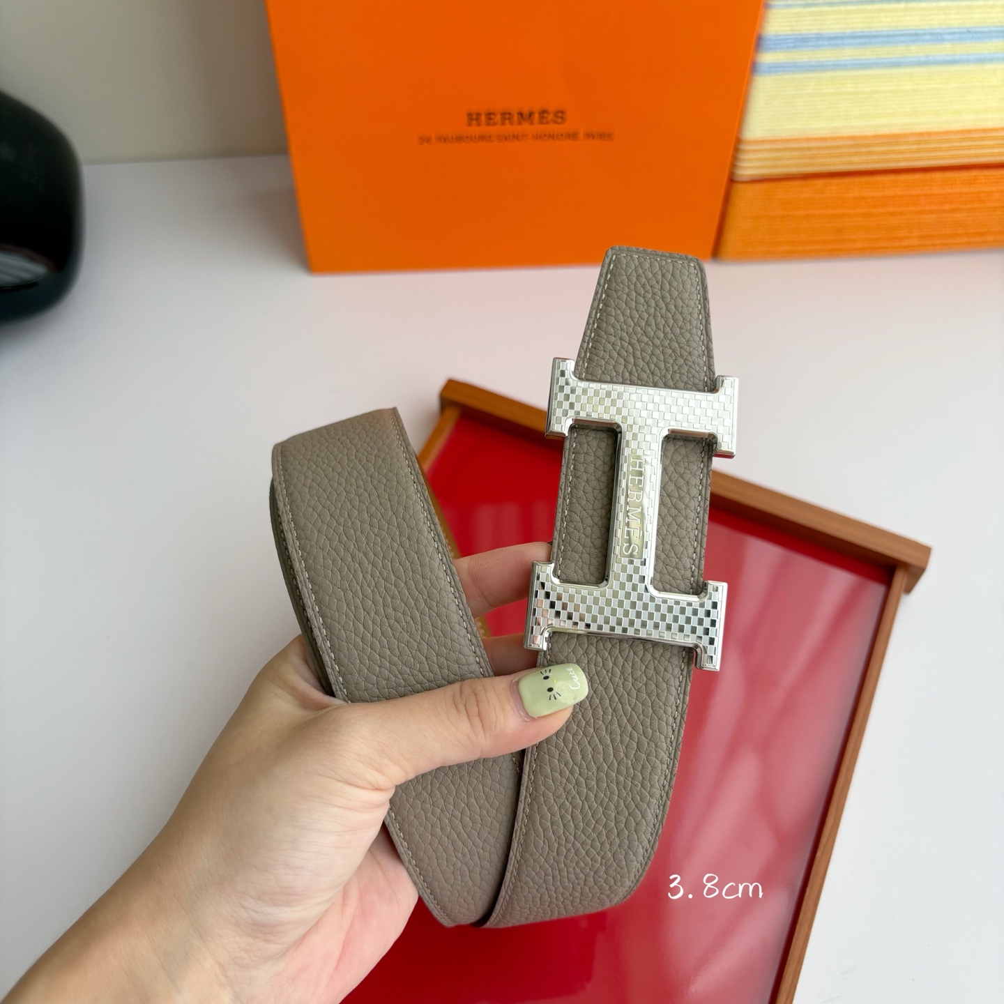 【爱马仕】Hermes 原单爱马仕，宽3.8cm进口原版皮带身，双面可两面用，精品电镀五金 ！