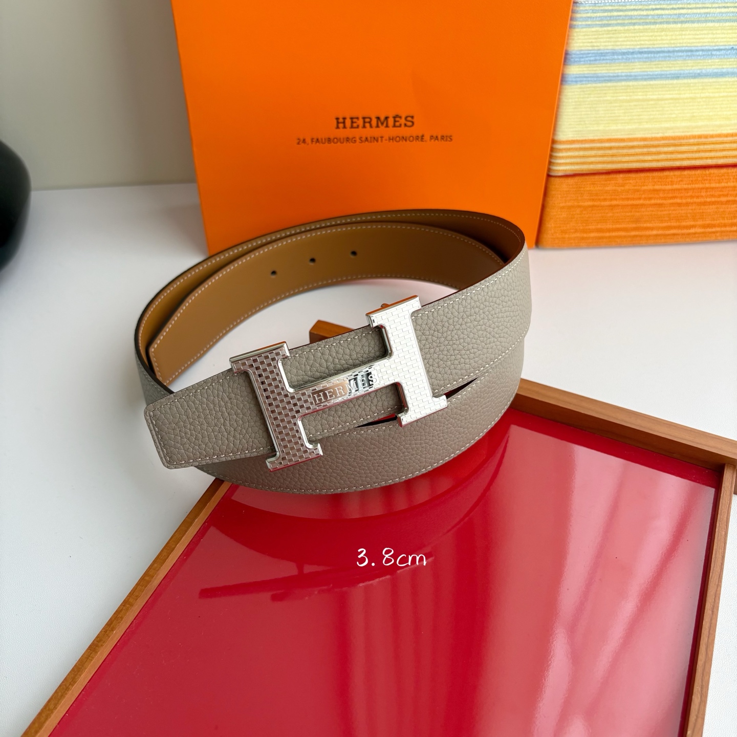 【爱马仕】Hermes 原单爱马仕，宽3.8cm进口原版皮带身，双面可两面用，精品电镀五金 ！