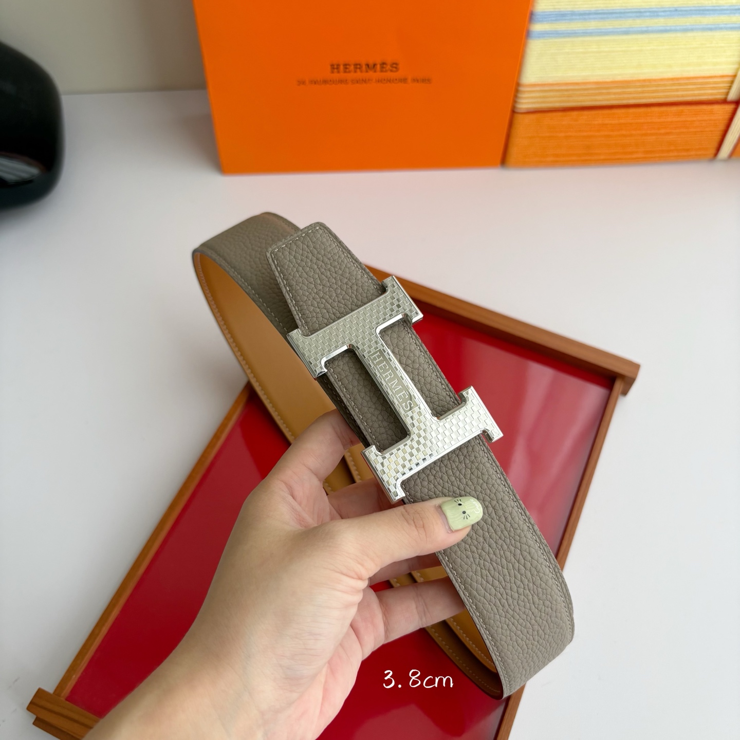 【爱马仕】Hermes 原单爱马仕，宽3.8cm进口原版皮带身，双面可两面用，精品电镀五金 ！