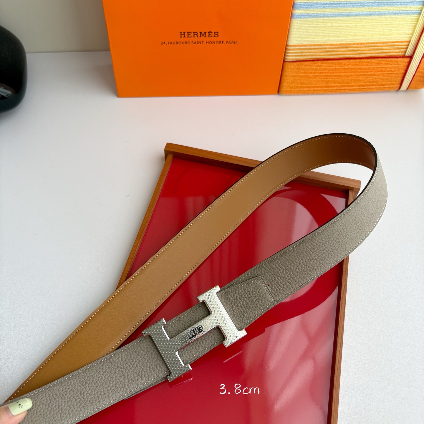 【爱马仕】Hermes 原单爱马仕，宽3.8cm进口原版皮带身，双面可两面用，精品电镀五金 ！