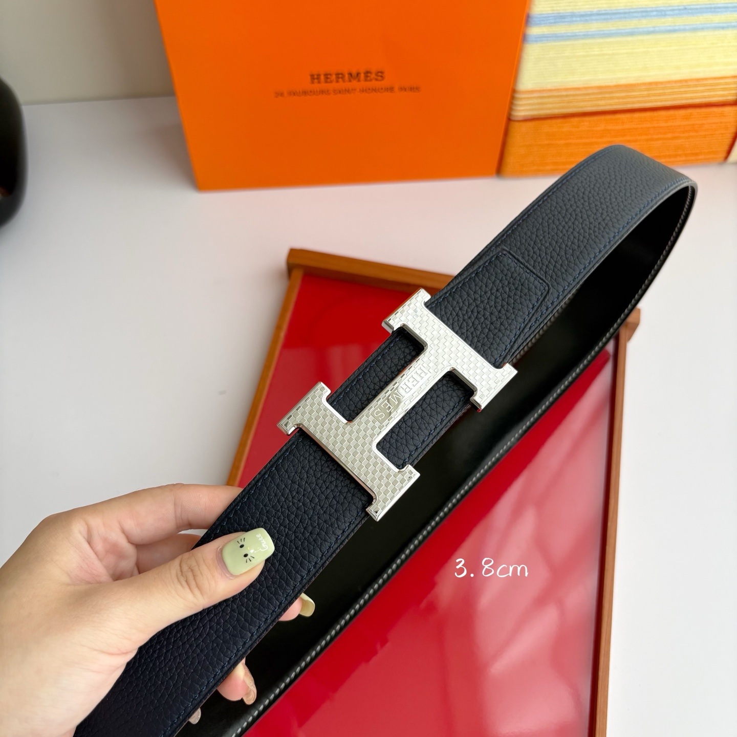【爱马仕】Hermes 原单爱马仕，宽3.8cm进口原版皮带身，双面可两面用，精品电镀五金 ！