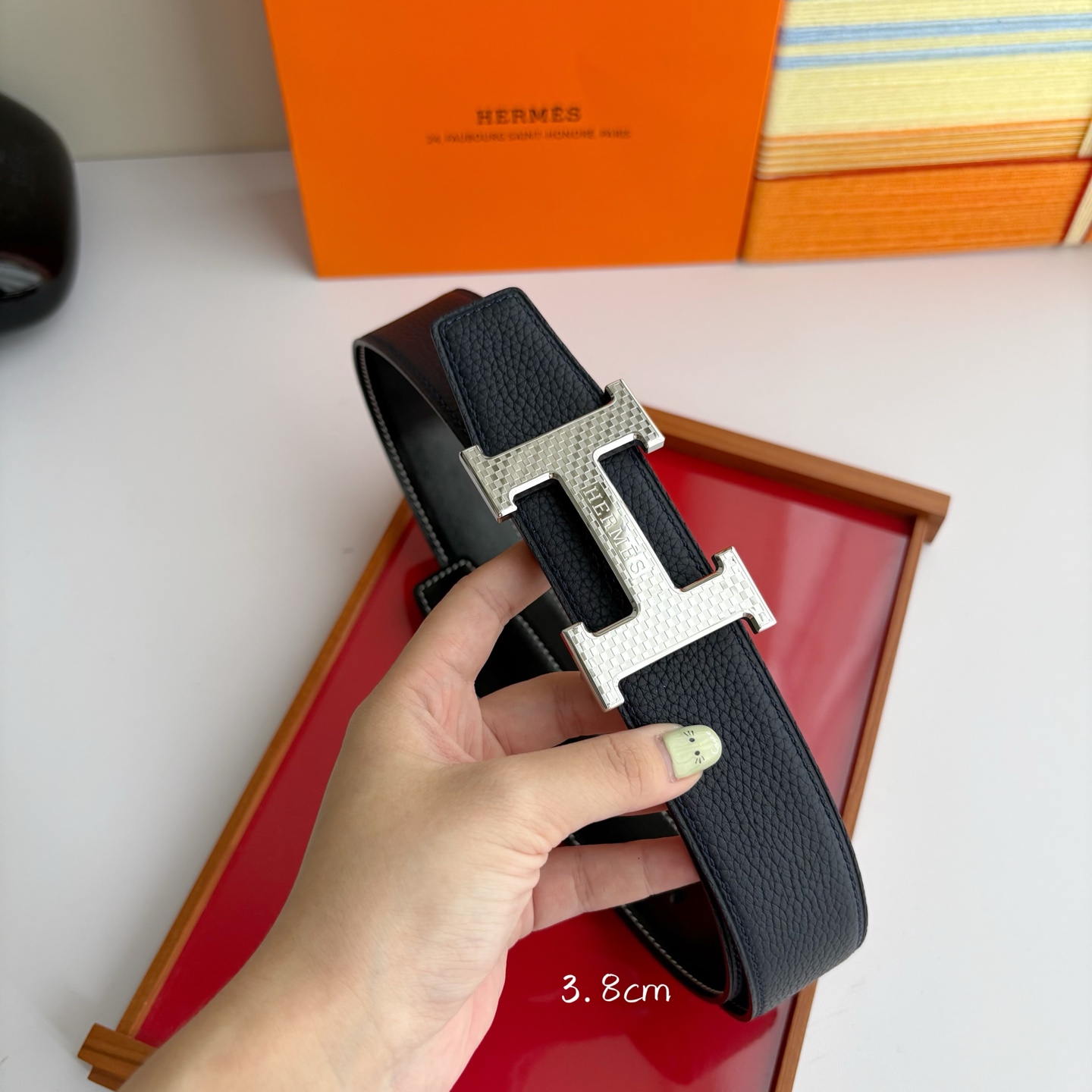 【爱马仕】Hermes 原单爱马仕，宽3.8cm进口原版皮带身，双面可两面用，精品电镀五金 ！