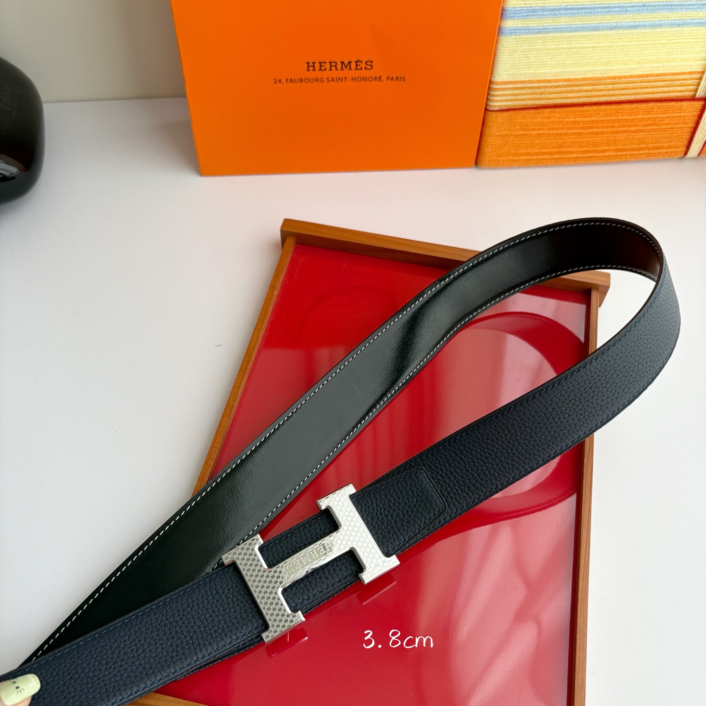 【爱马仕】Hermes 原单爱马仕，宽3.8cm进口原版皮带身，双面可两面用，精品电镀五金 ！