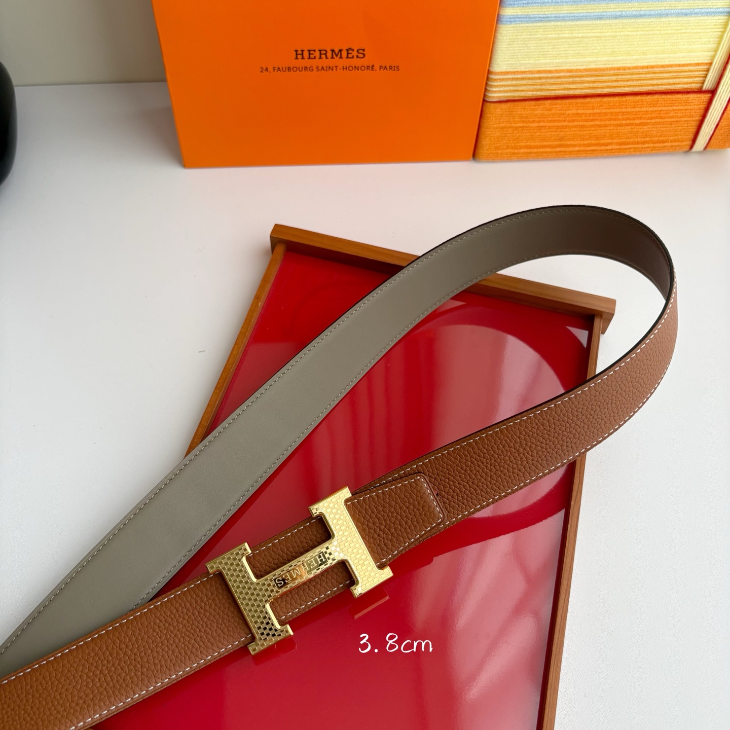 【爱马仕】Hermes 原单爱马仕，宽3.8cm进口原版皮带身，双面可两面用，精品电镀五金 ！