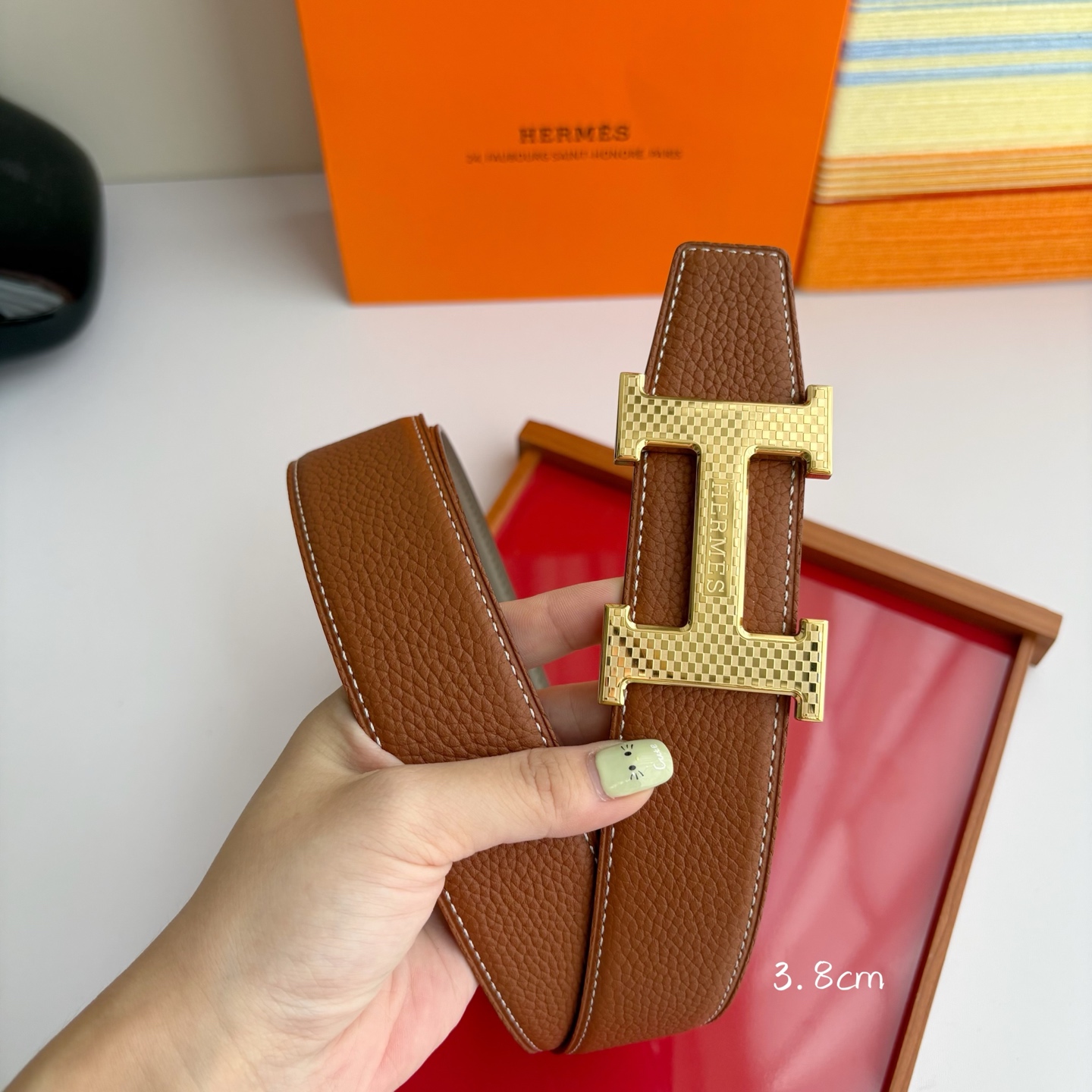 【爱马仕】Hermes 原单爱马仕，宽3.8cm进口原版皮带身，双面可两面用，精品电镀五金 ！