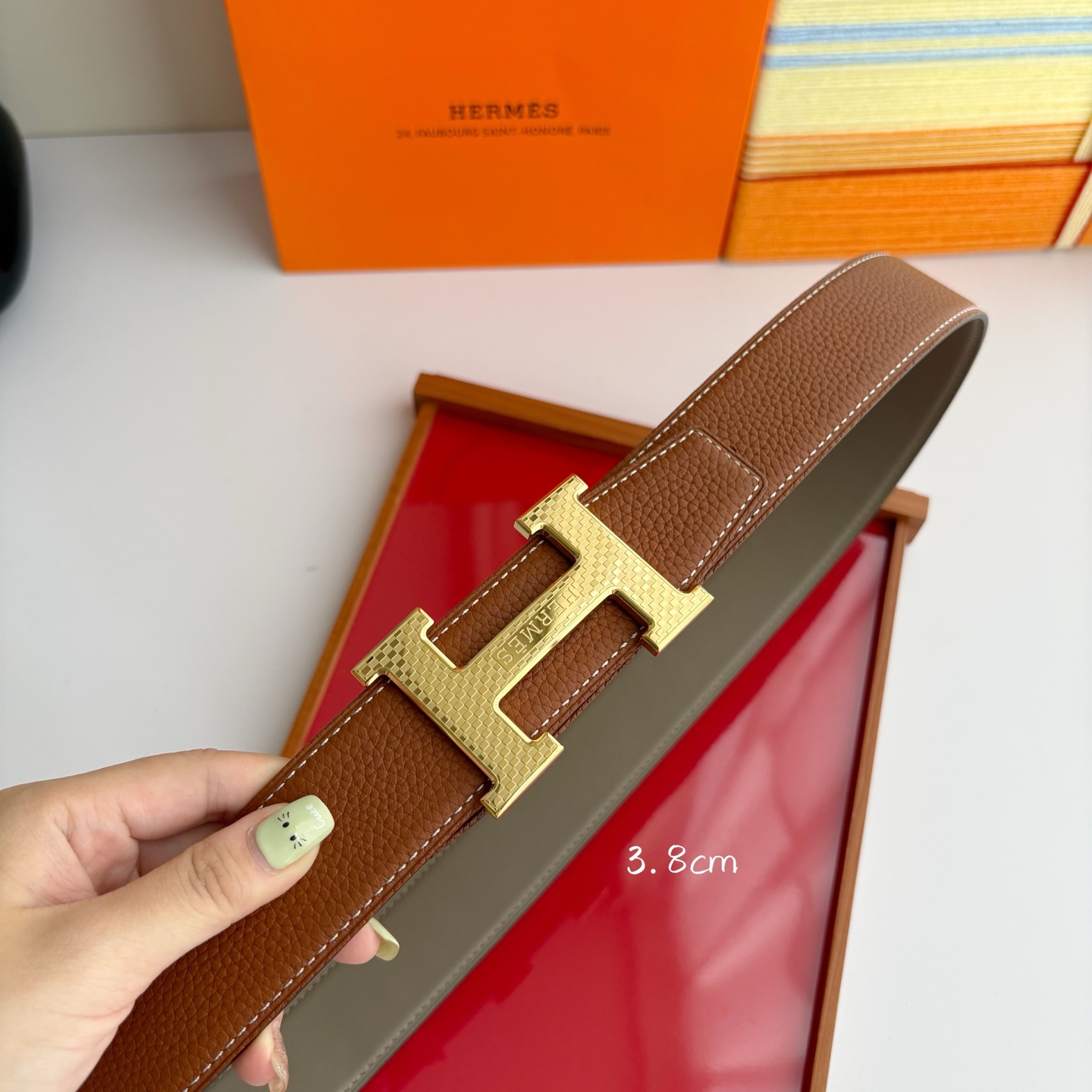 【爱马仕】Hermes 原单爱马仕，宽3.8cm进口原版皮带身，双面可两面用，精品电镀五金 ！