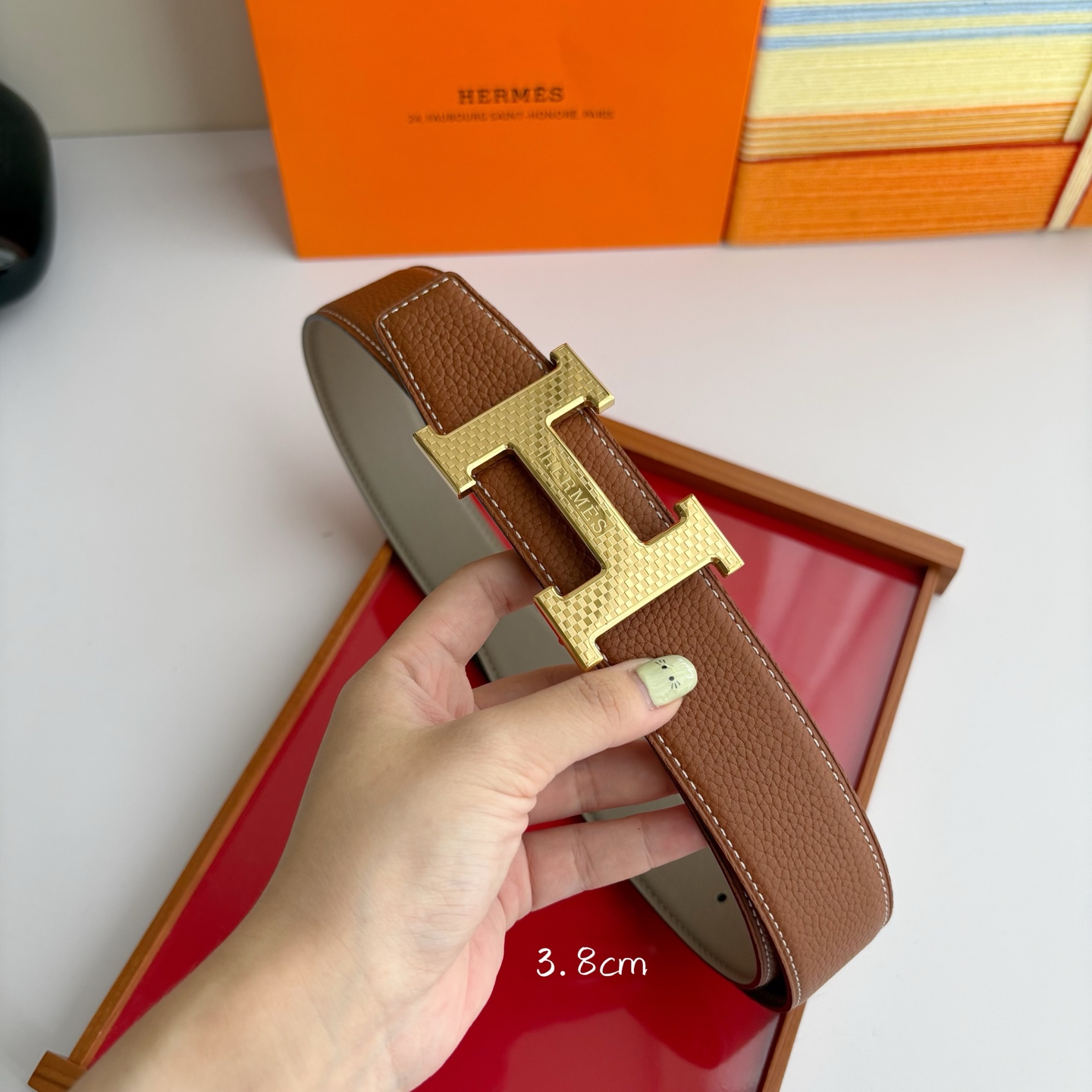 【爱马仕】Hermes 原单爱马仕，宽3.8cm进口原版皮带身，双面可两面用，精品电镀五金 ！