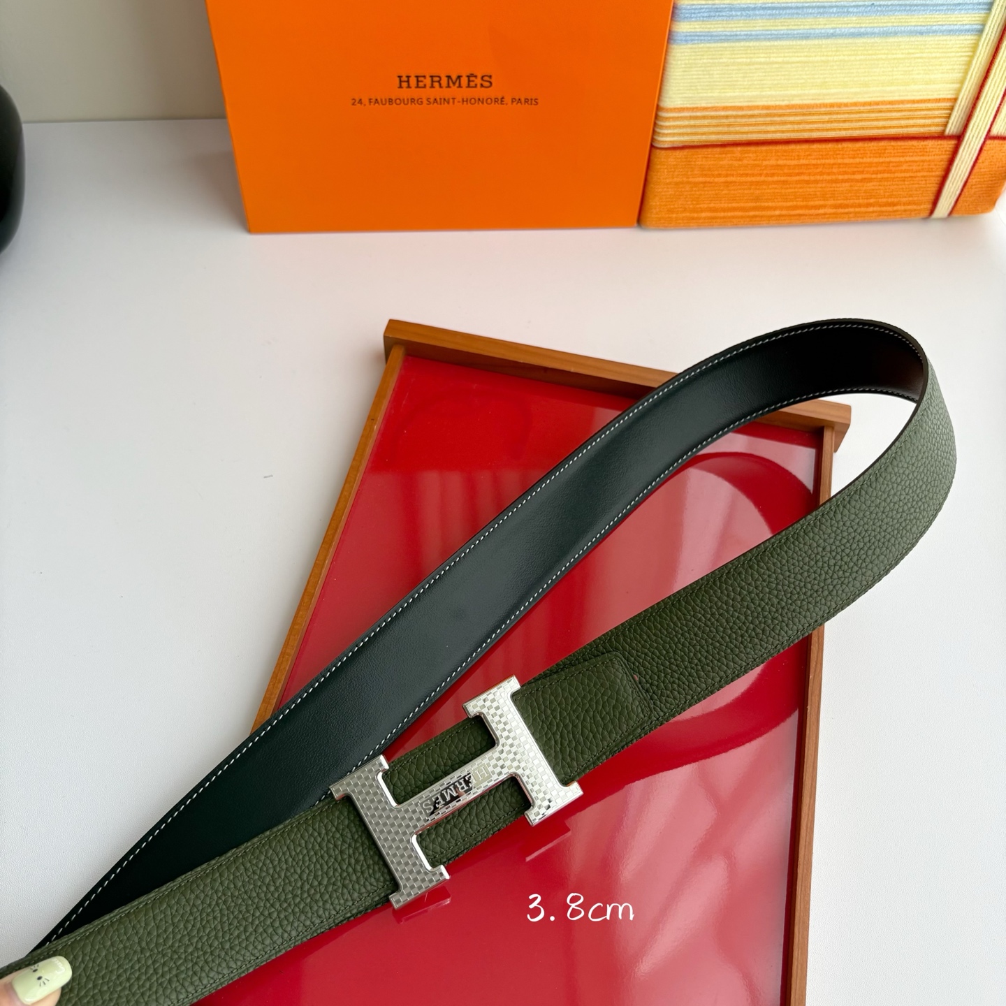【爱马仕】Hermes 原单爱马仕，宽3.8cm进口原版皮带身，双面可两面用，精品电镀五金 ！