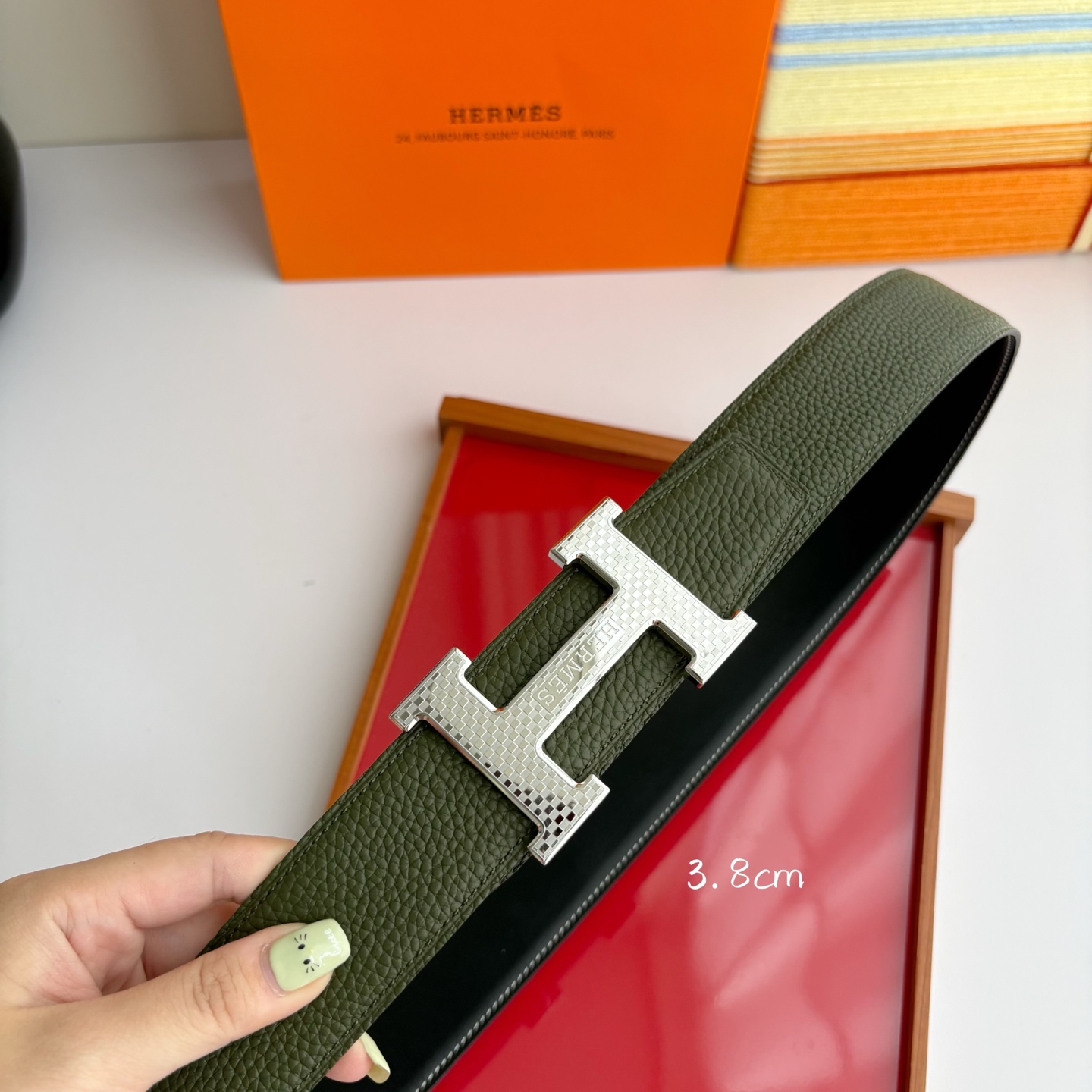 【爱马仕】Hermes 原单爱马仕，宽3.8cm进口原版皮带身，双面可两面用，精品电镀五金 ！