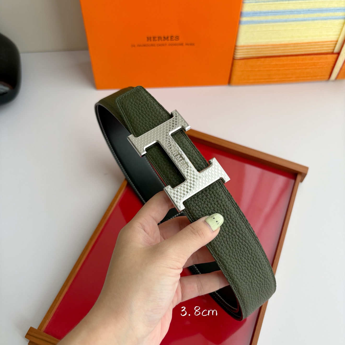 【爱马仕】Hermes 原单爱马仕，宽3.8cm进口原版皮带身，双面可两面用，精品电镀五金 ！