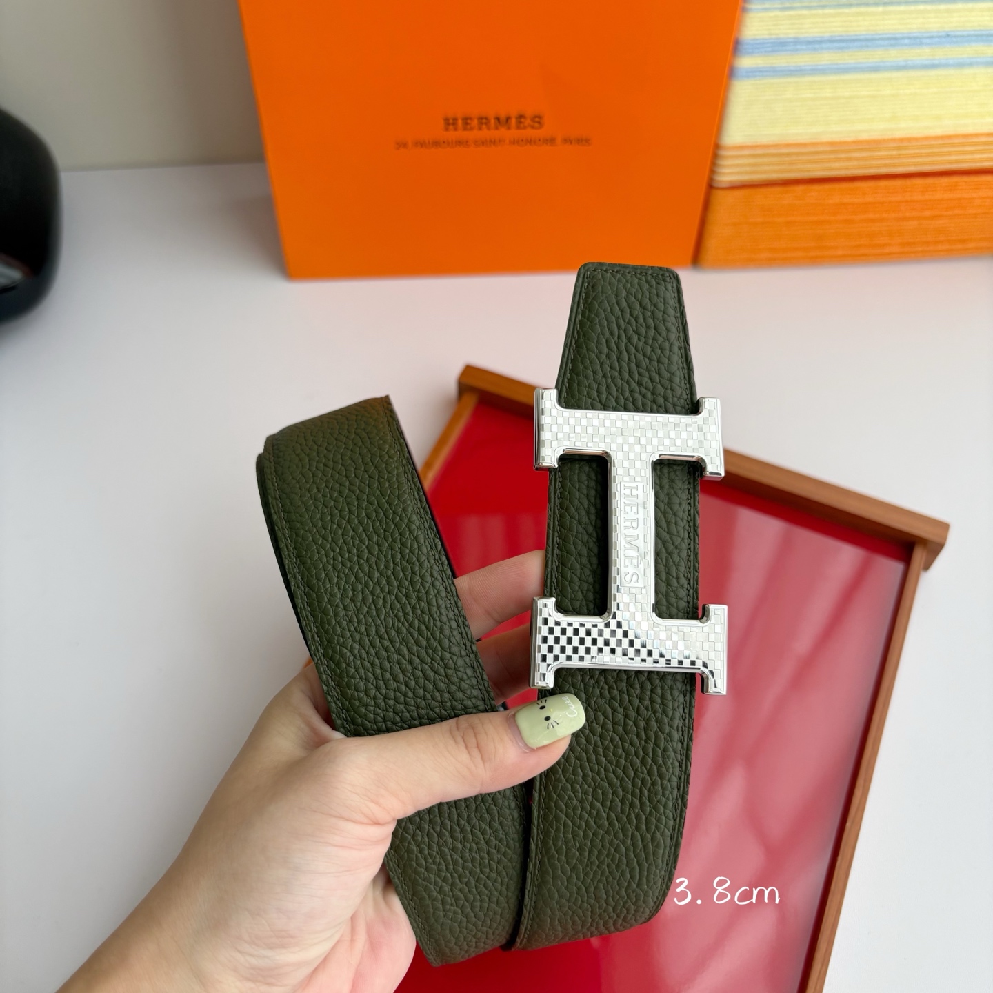 【爱马仕】Hermes 原单爱马仕，宽3.8cm进口原版皮带身，双面可两面用，精品电镀五金 ！