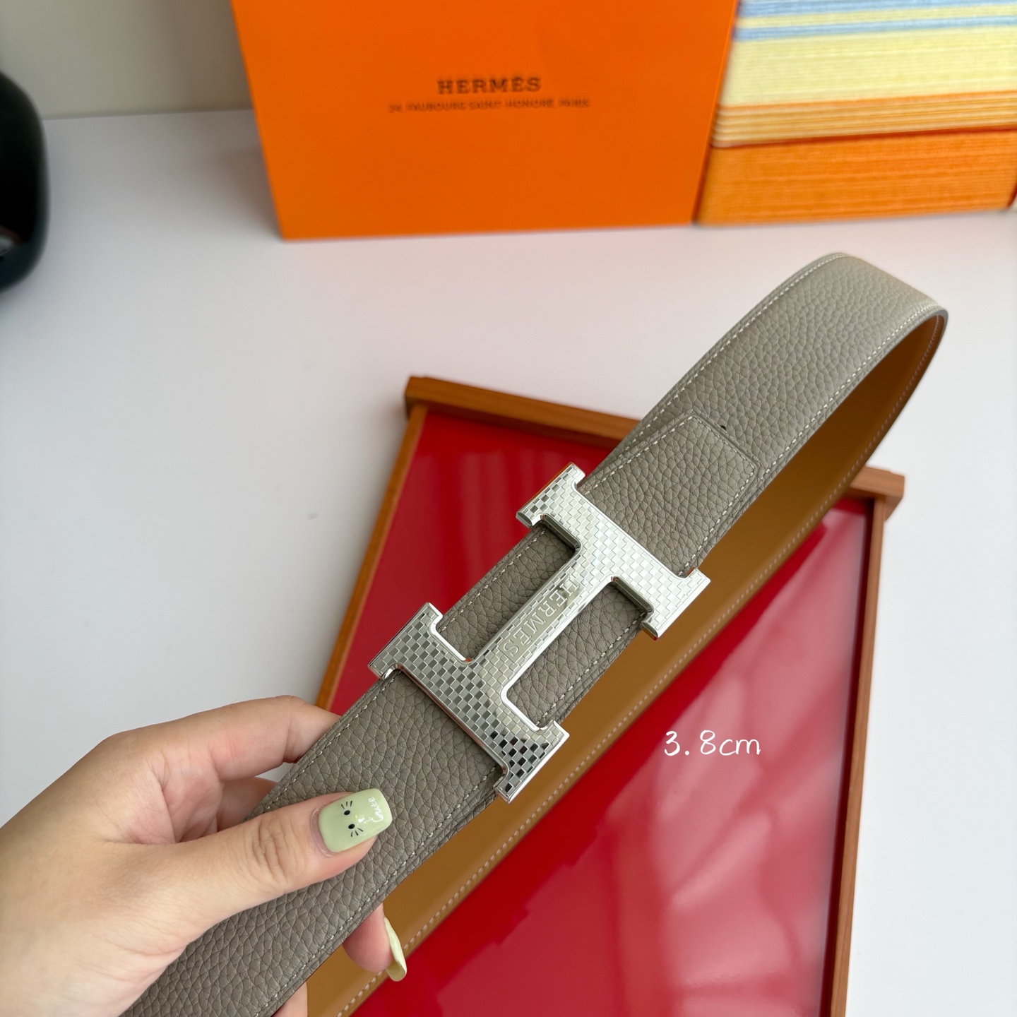 【爱马仕】Hermes 原单爱马仕，宽3.8cm进口原版皮带身，双面可两面用，精品电镀五金 ！
